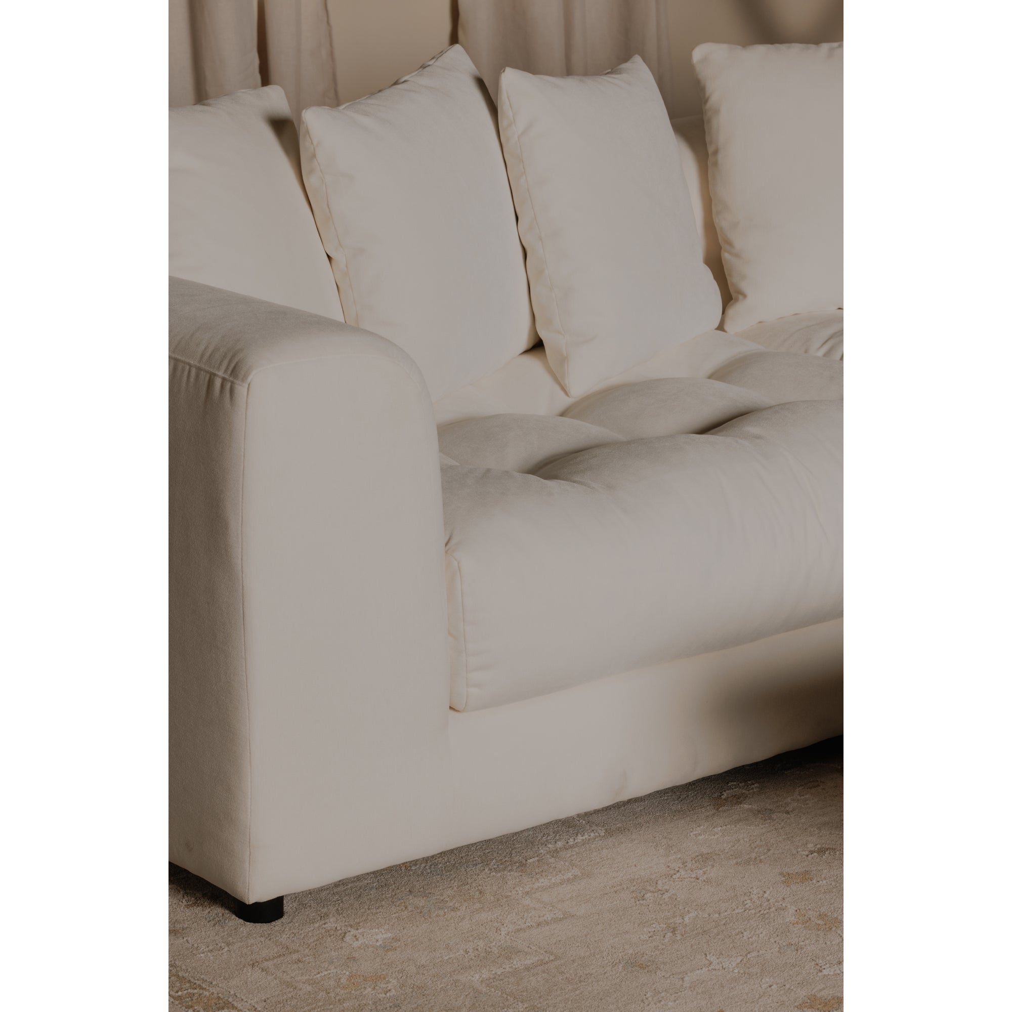 Moes Davie Sofa Warm White MO-1024-18-0