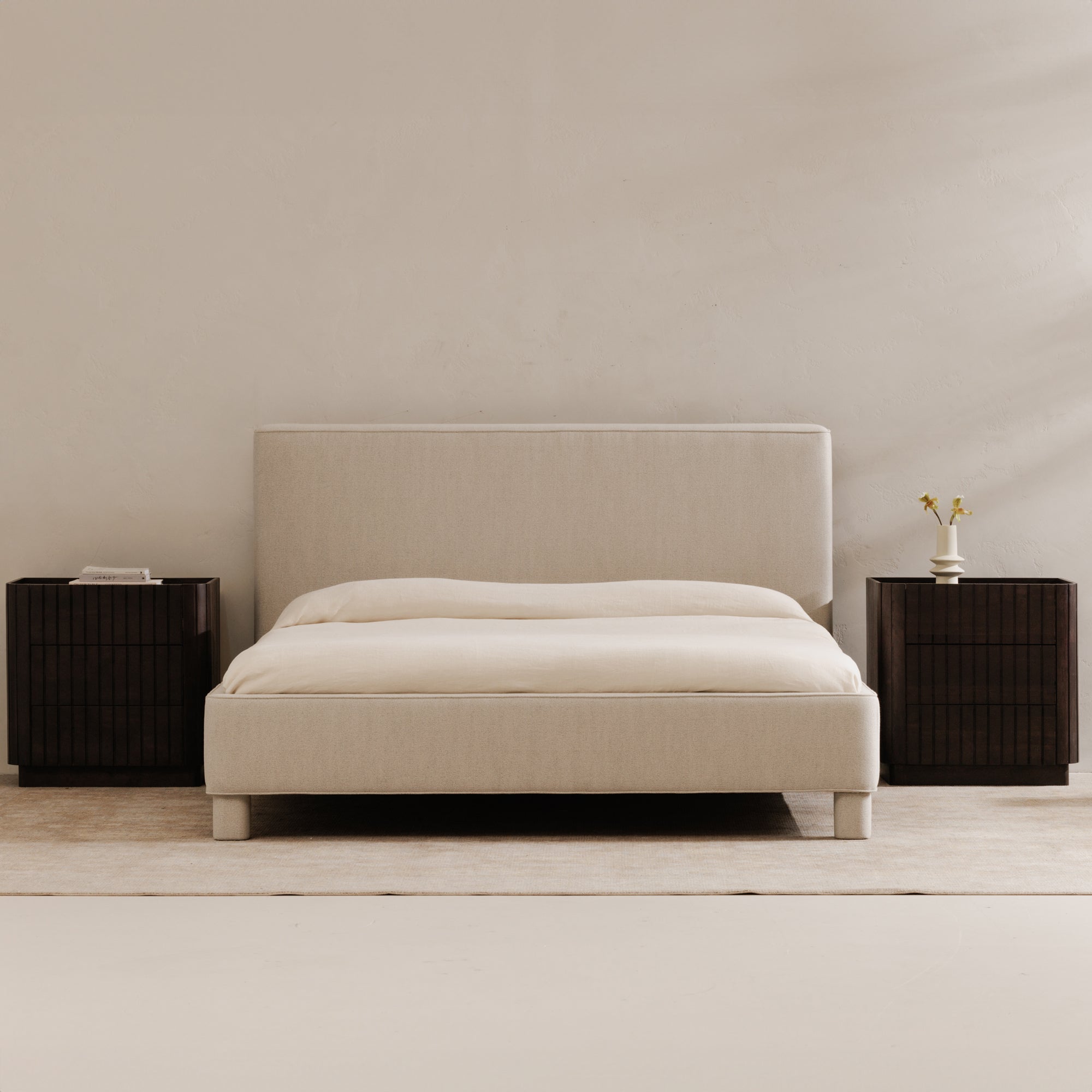 Moes Ichigo King Bed Light Grey OA-1003-29-0