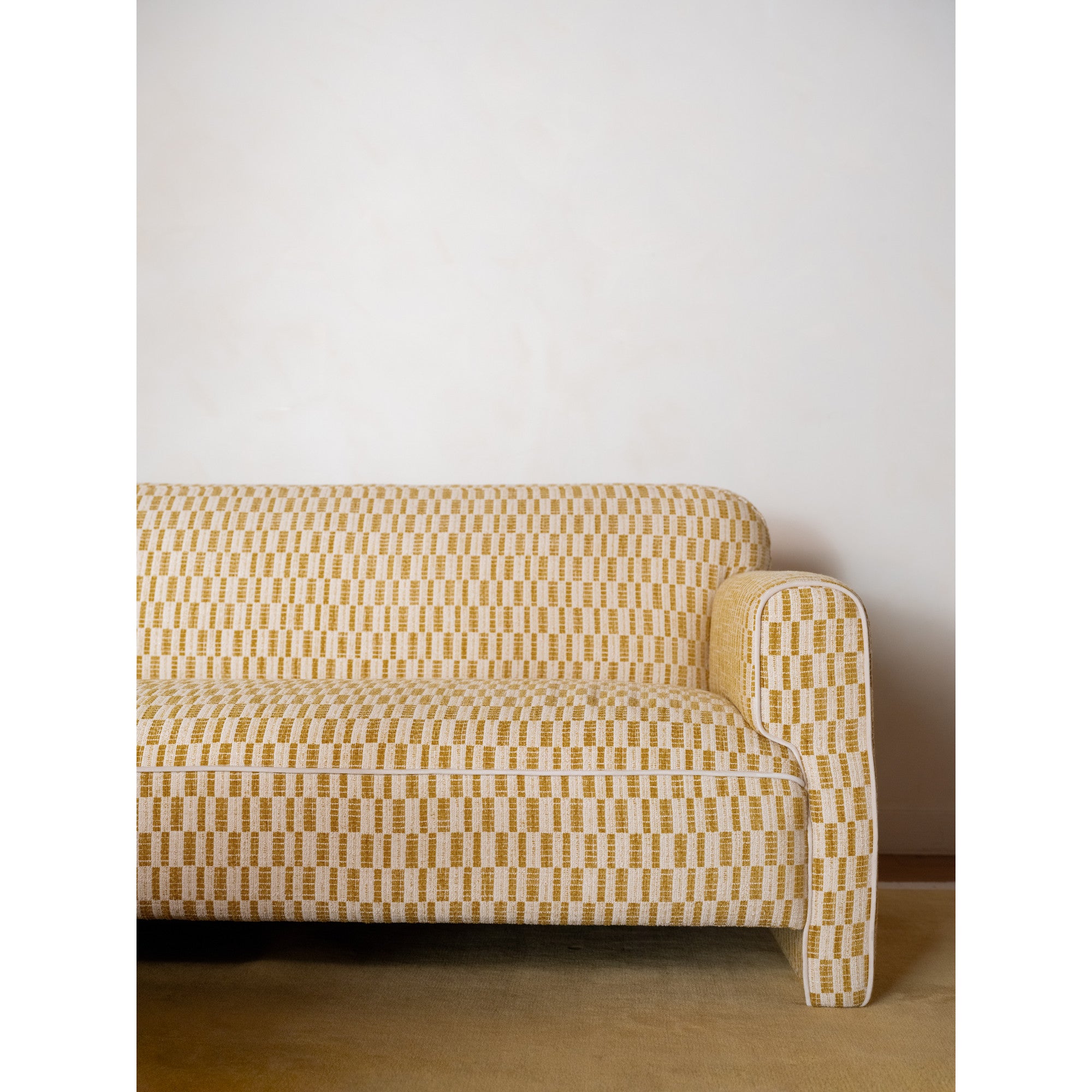 Moes Leo Sofa Chartreuse OA-1076-08