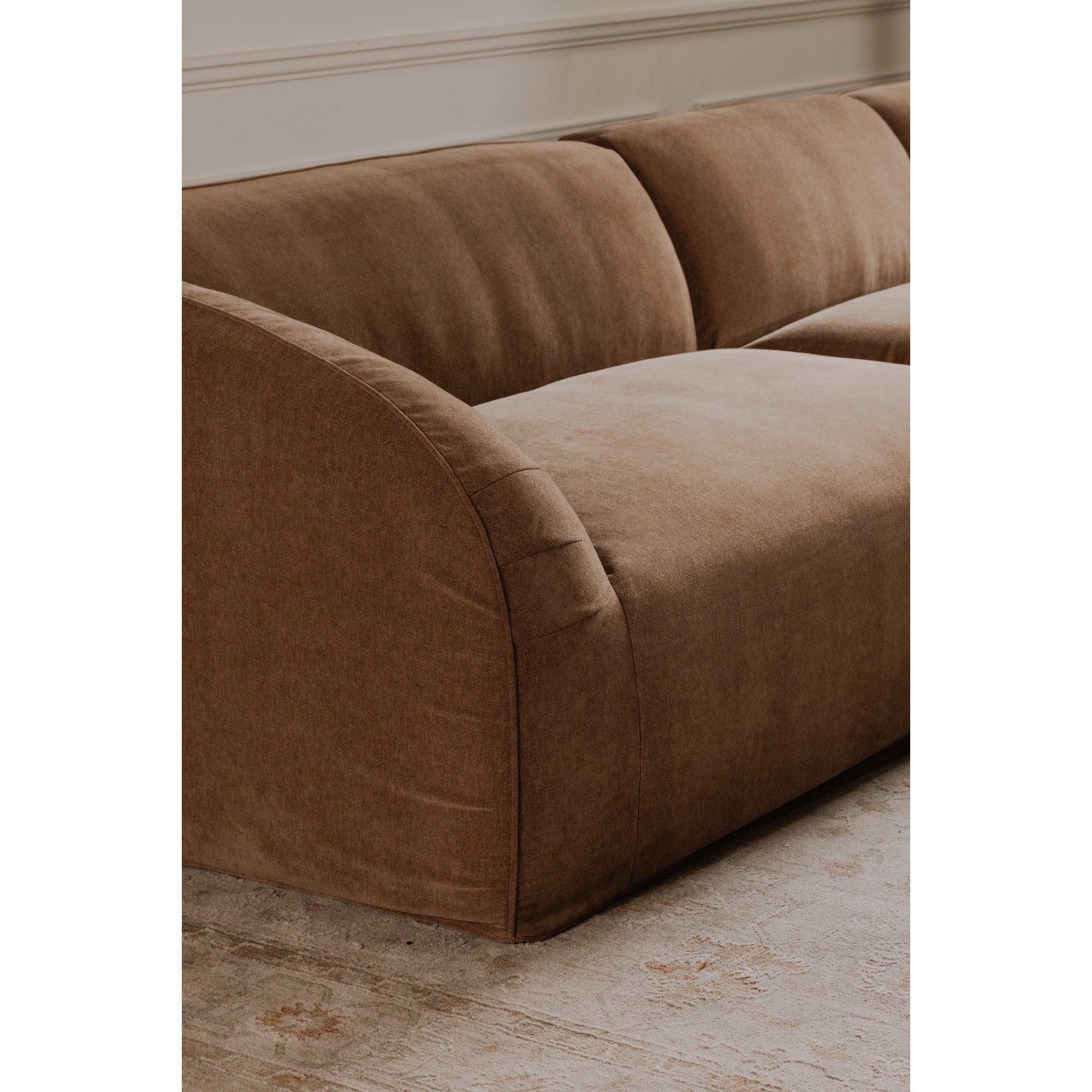Moes Isla Right Arm Facing Chaise Mocha OA-1084-03