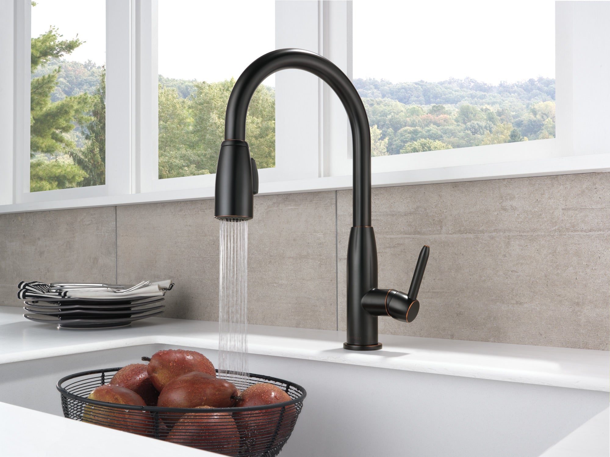 Peerless Tunbridge™ Single Handle Kitchen Pull-Down