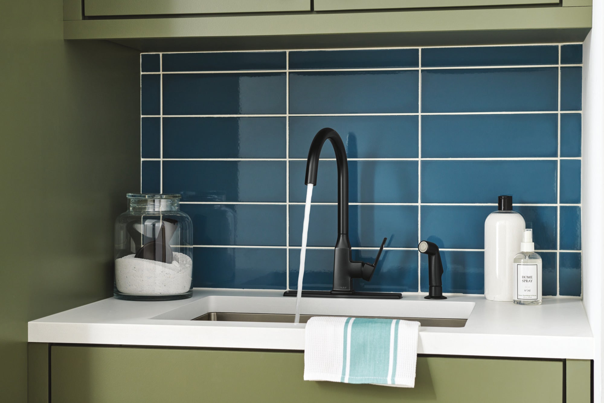 Peerless Ezra® Single-Handle Kitchen Faucet with Spray