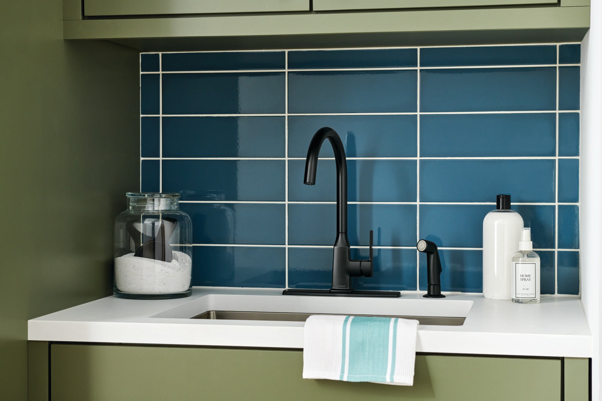 Peerless Ezra® Single-Handle Kitchen Faucet with Spray