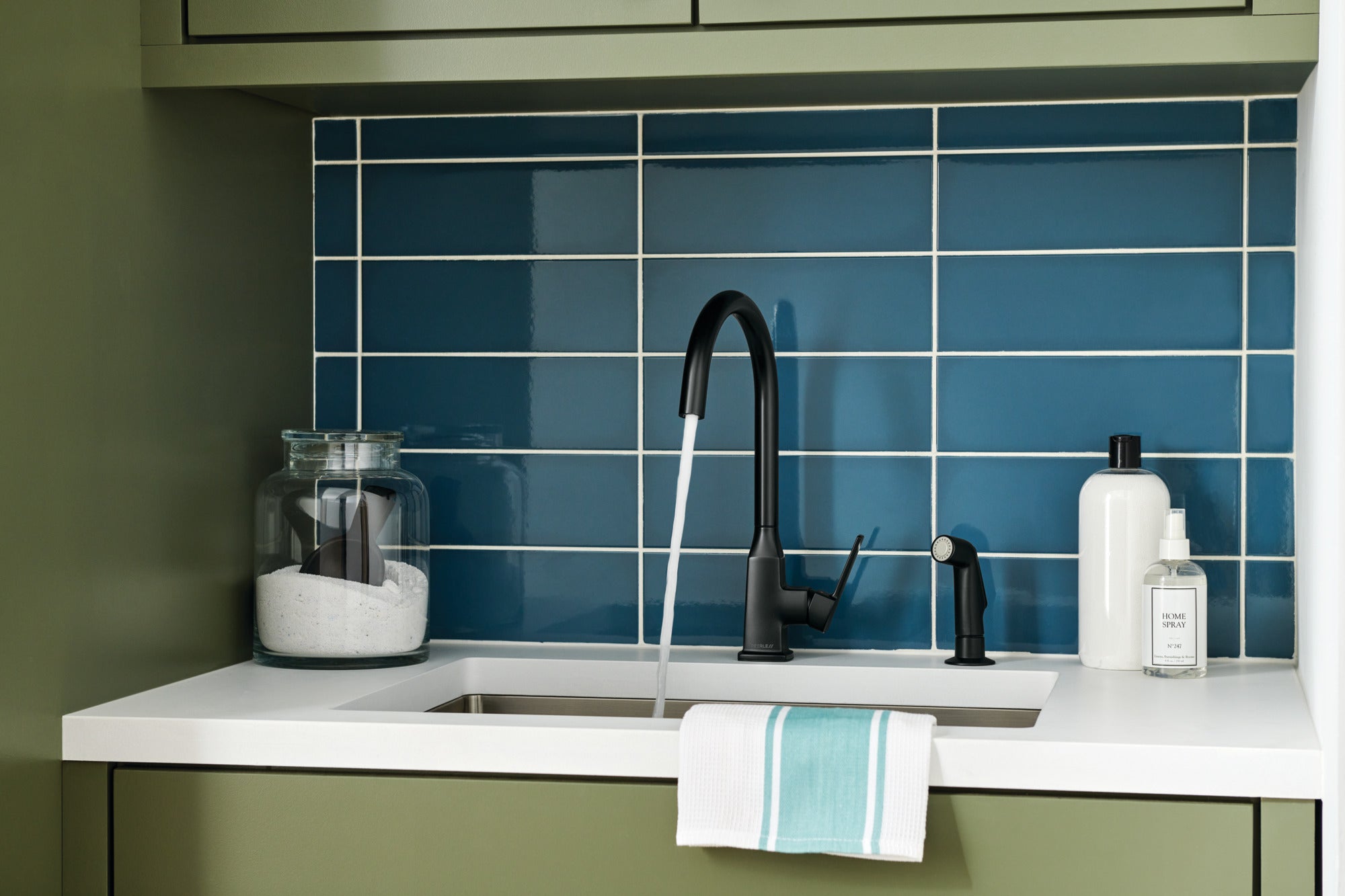 Peerless Ezra® Single-Handle Kitchen Faucet with Spray