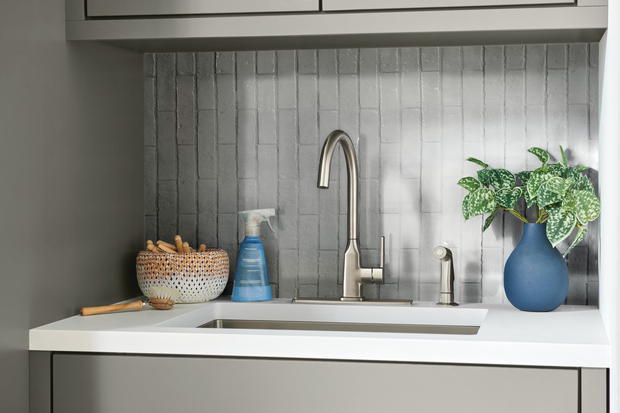 Peerless Ezra® Single-Handle Kitchen Faucet with Spray