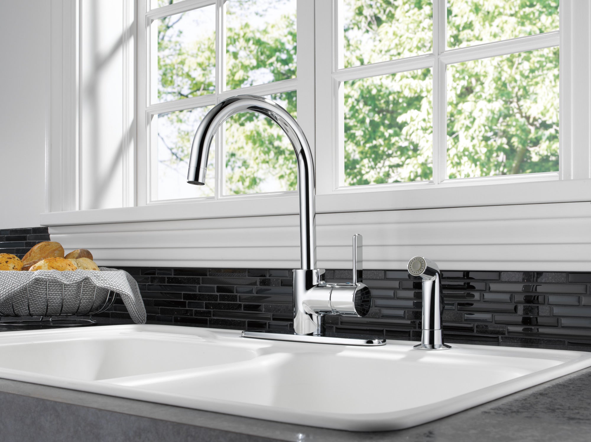 Peerless Precept® Single Handle Kitchen Faucet with Spray