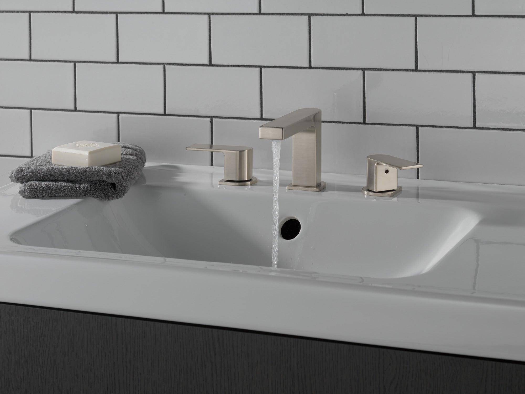 Peerless Xander® Two Handle Widespread Bathroom
