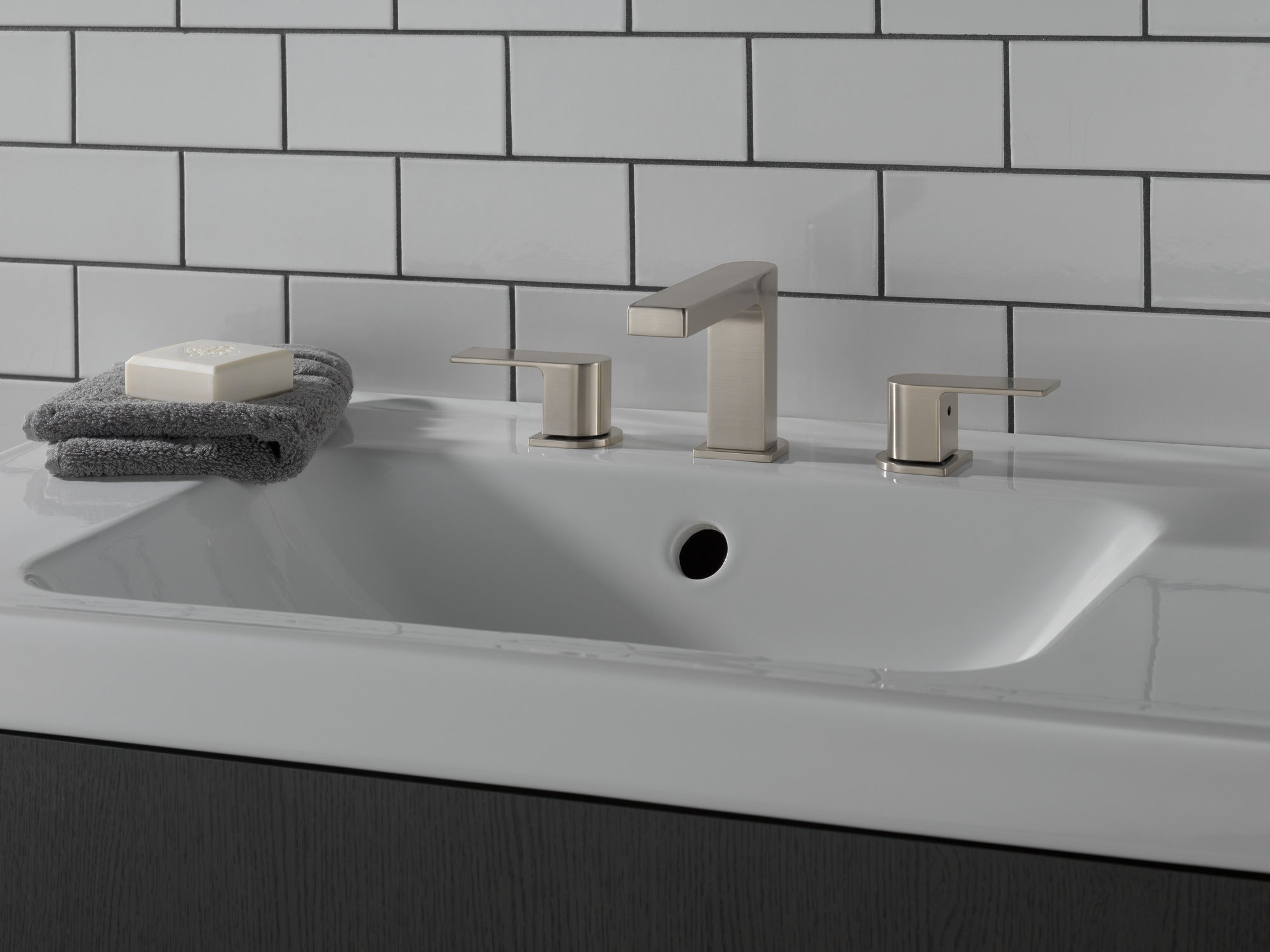 Peerless Xander® Two Handle Widespread Bathroom