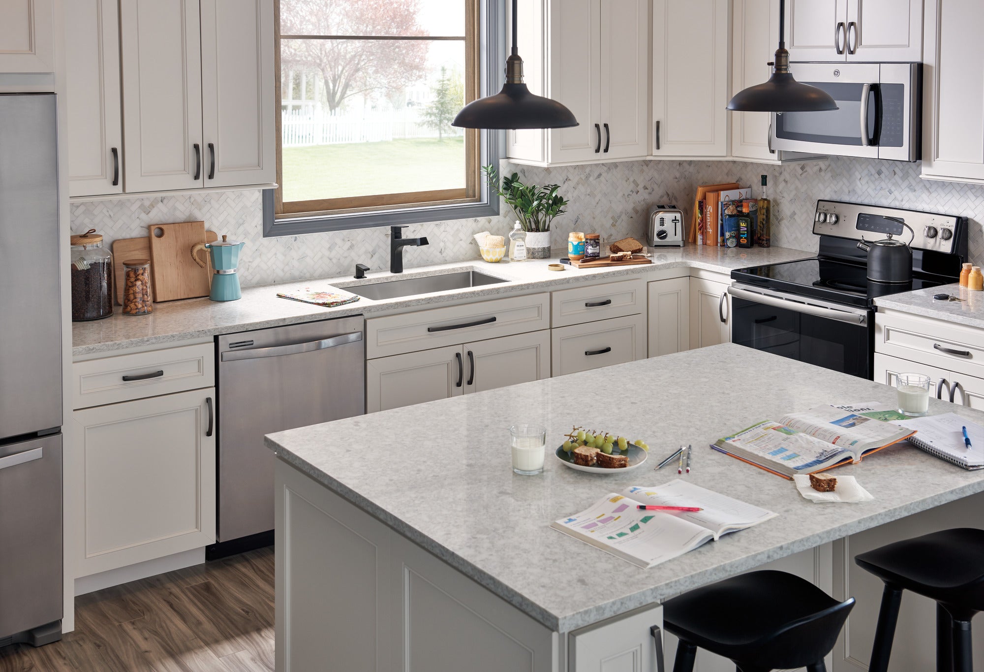 Peerless Xander® Single-Handle Pull-Out Kitchen Faucet