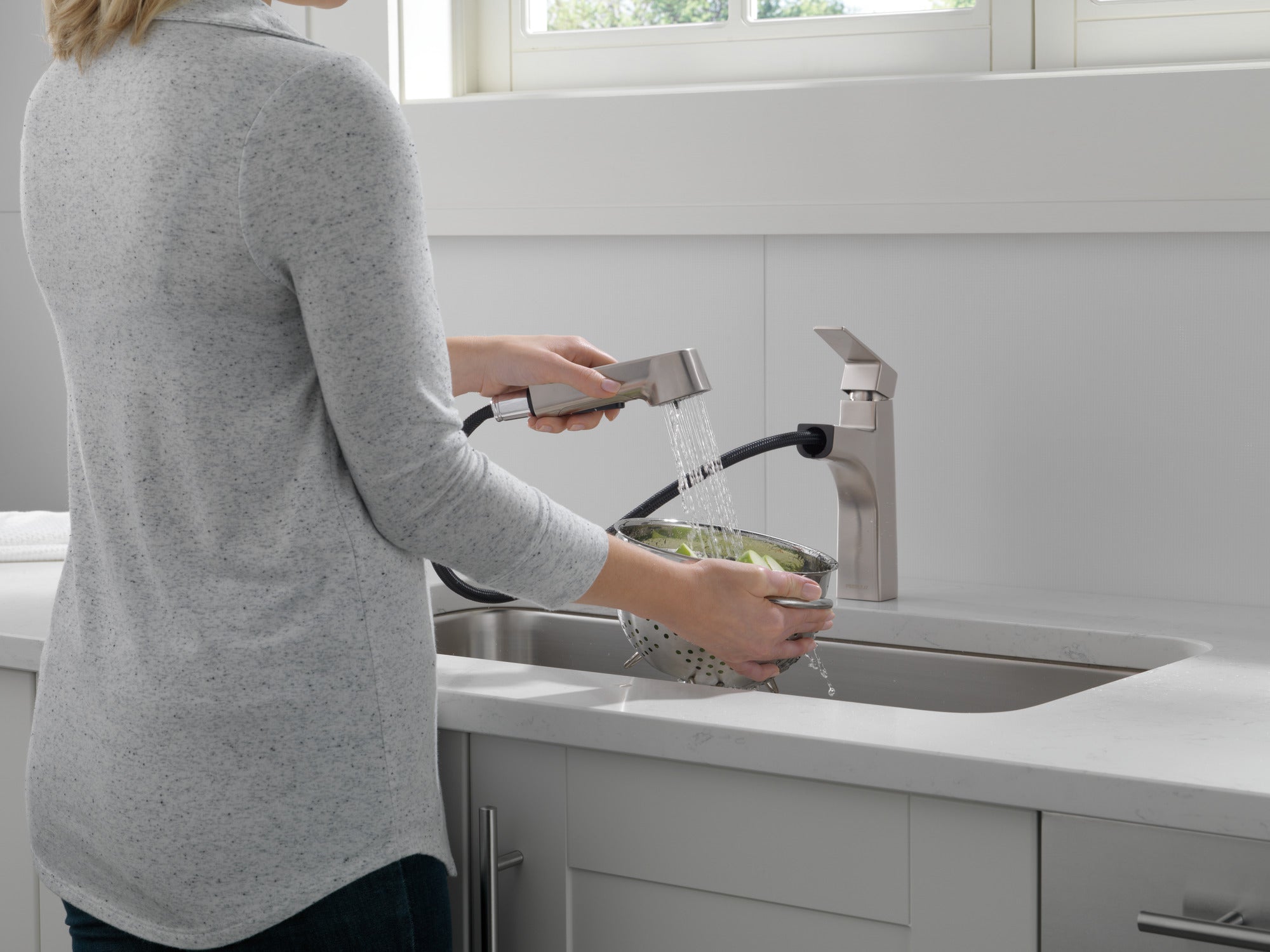 Peerless Xander® Single Handle Pullout Kitchen