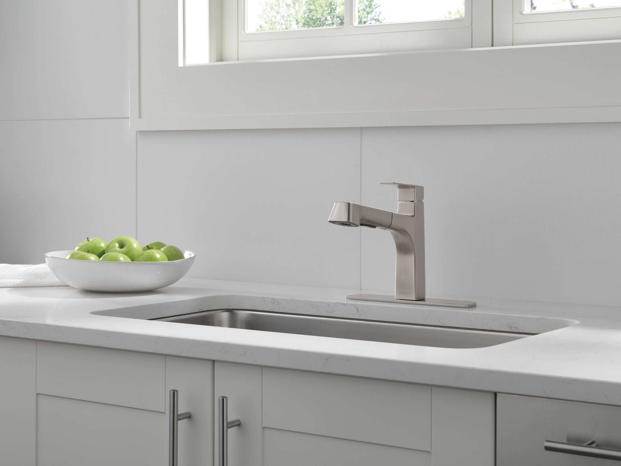 Peerless Xander® Single Handle Pullout Kitchen