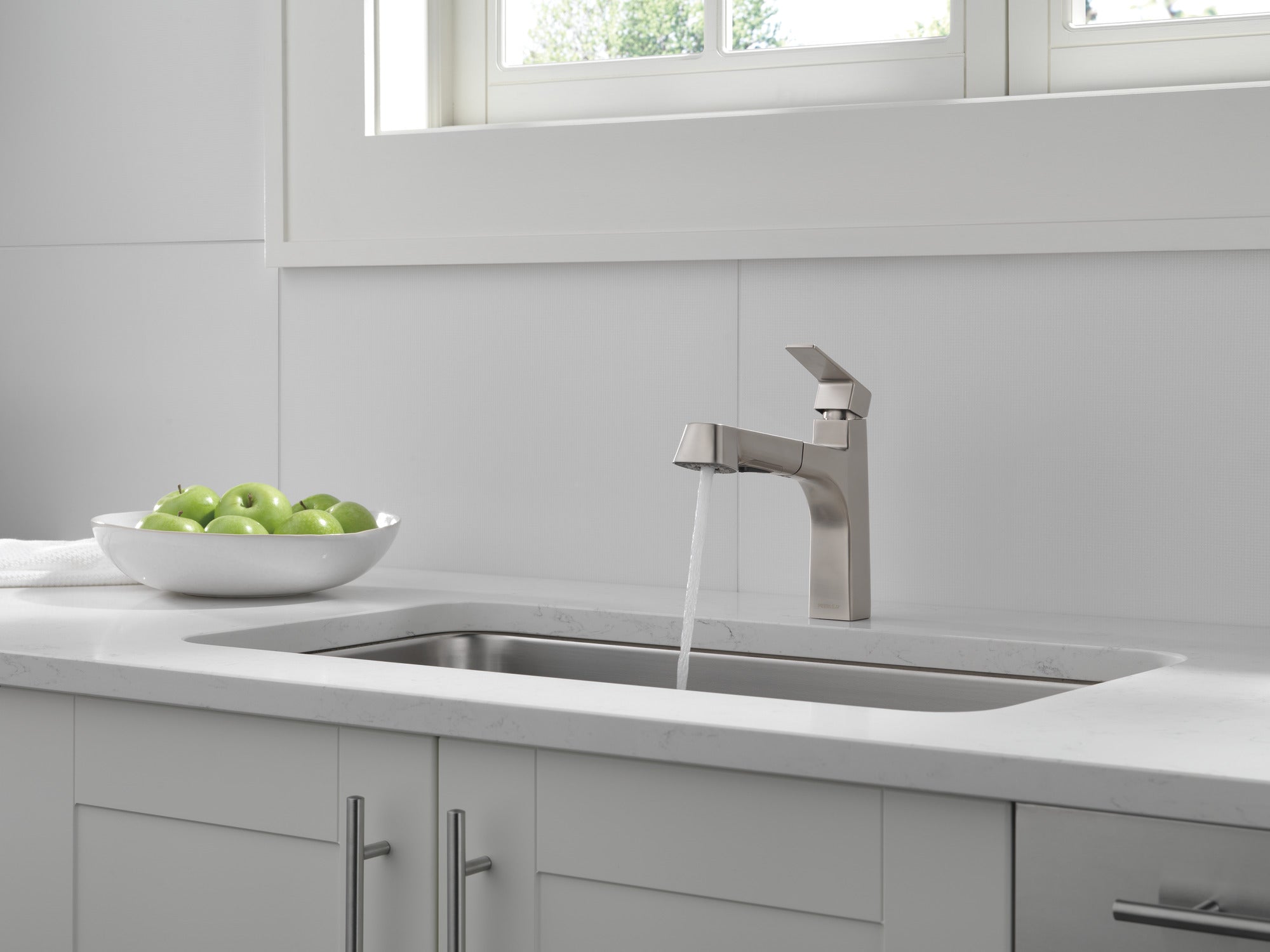 Peerless Xander® Single Handle Pullout Kitchen