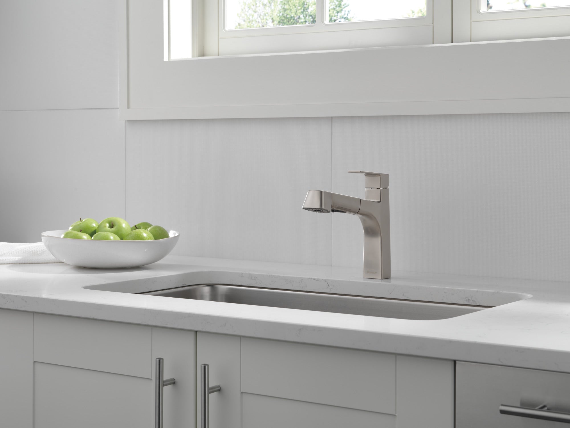 Peerless Xander® Single Handle Pullout Kitchen