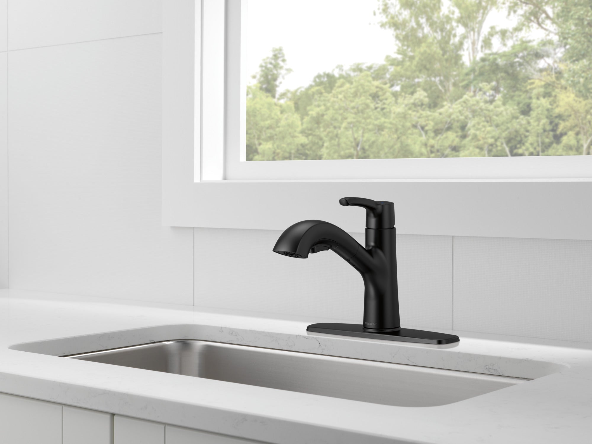 Peerless Parkwood® Single Handle Pullout Kitchen Faucet