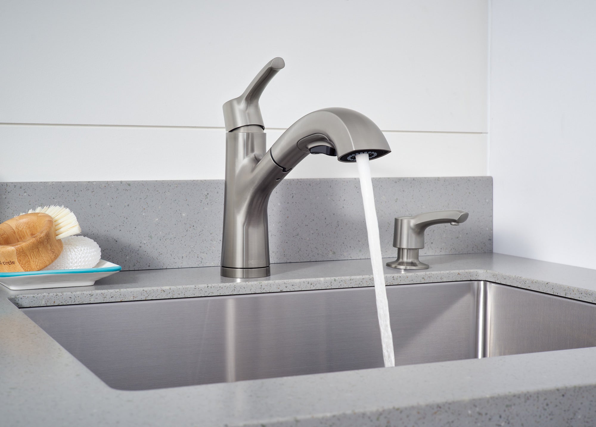 Peerless Parkwood® Single Handle Pullout Kitchen Faucet