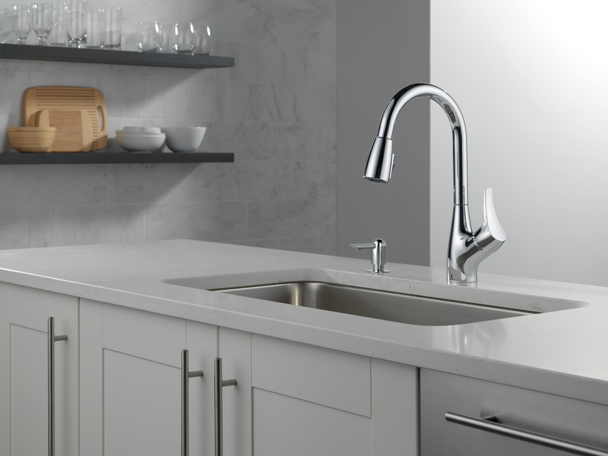 Peerless Retail Channel Product Single Handle Pull-Down Kitchen Faucet