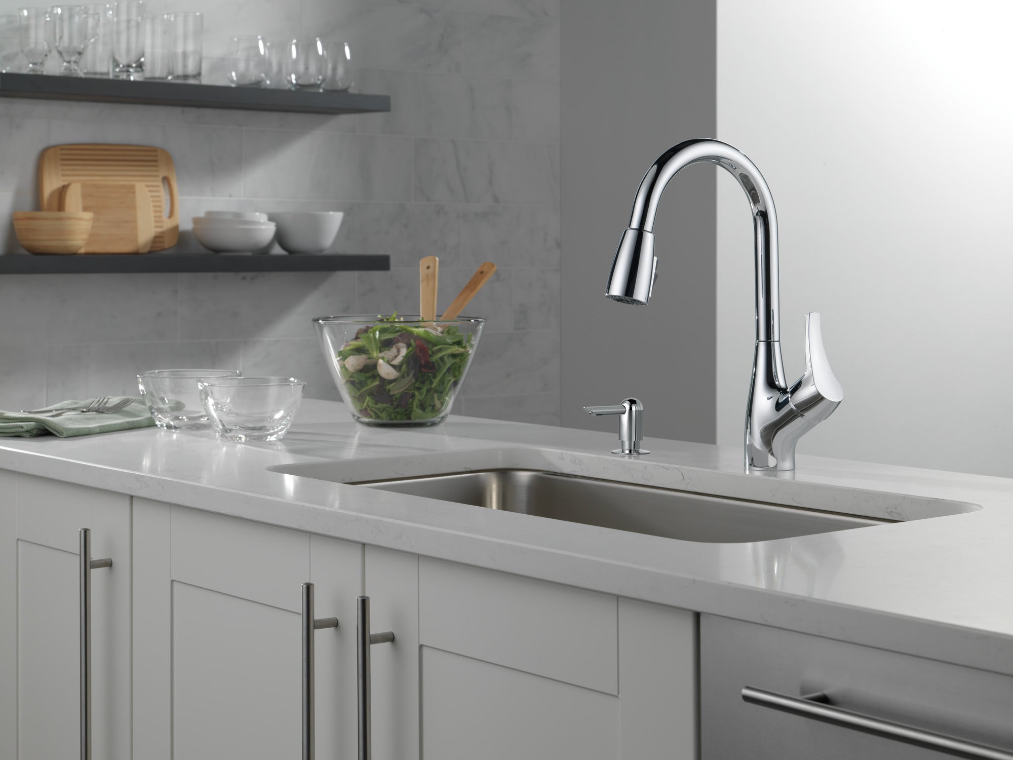 Peerless Retail Channel Product Single Handle Pull-Down Kitchen Faucet