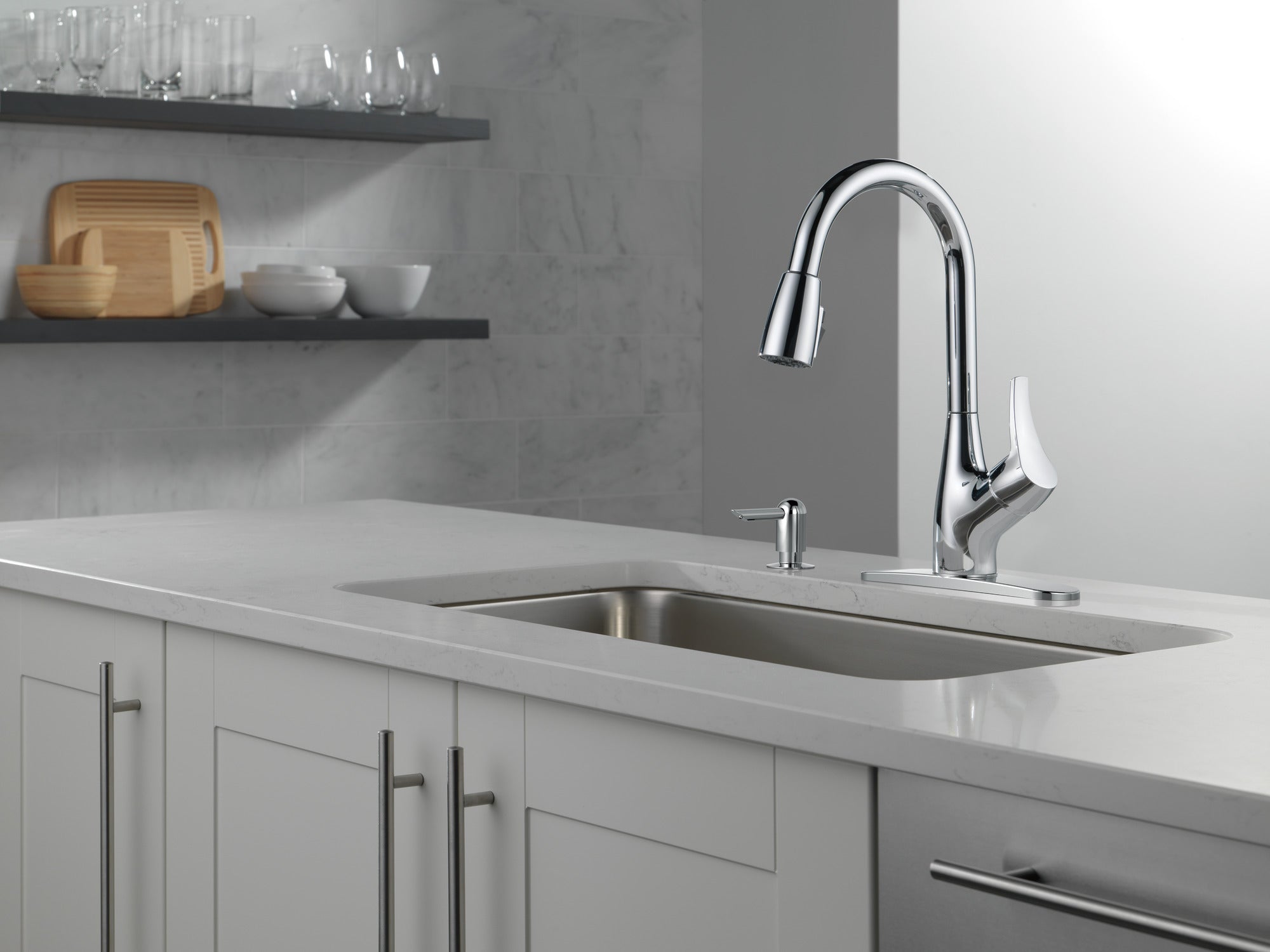 Peerless Retail Channel Product Single Handle Pull-Down Kitchen Faucet