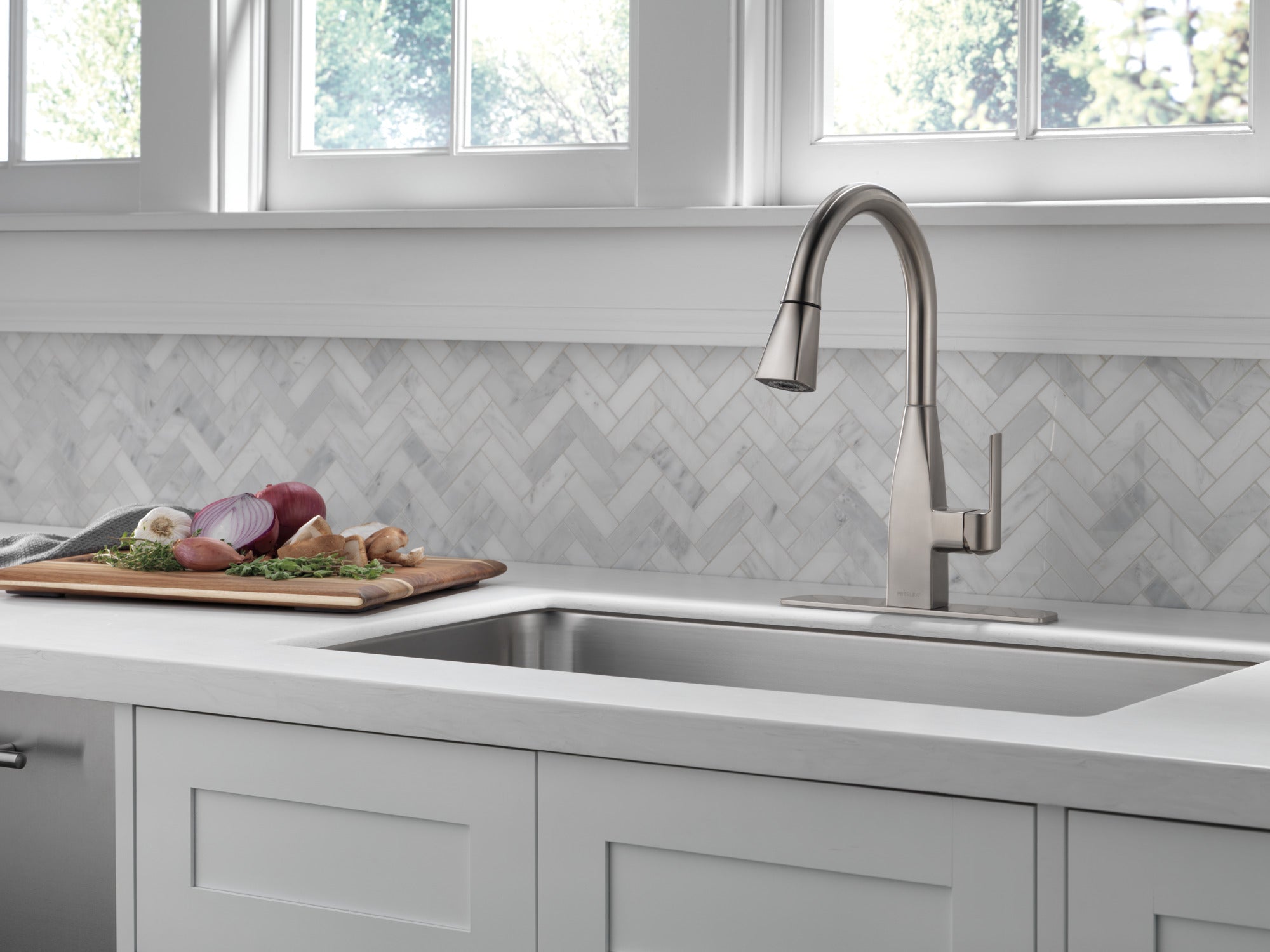 Peerless Xander® Single Handle Pulldown Kitchen Faucet