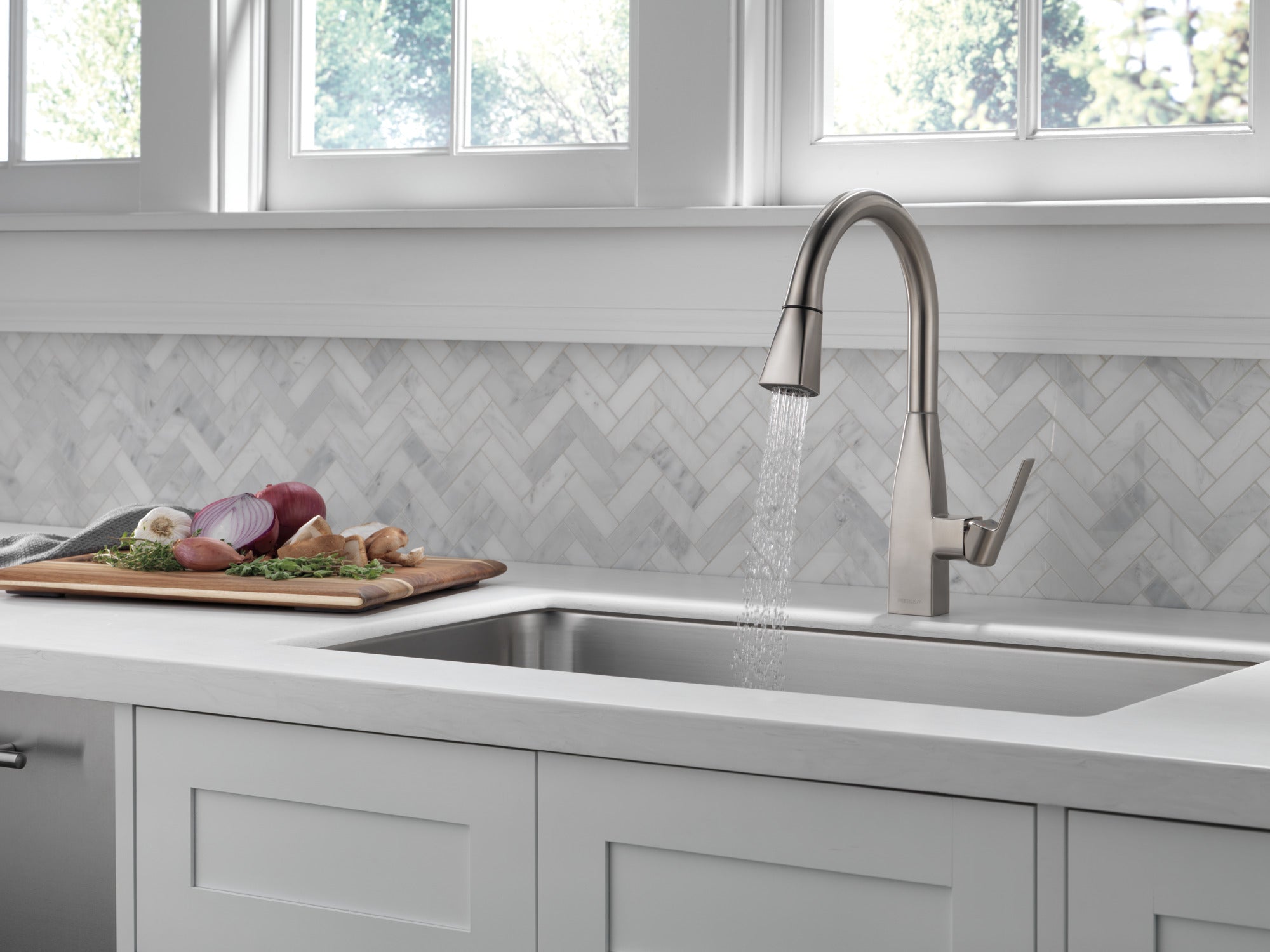 Peerless Xander® Single Handle Pulldown Kitchen Faucet