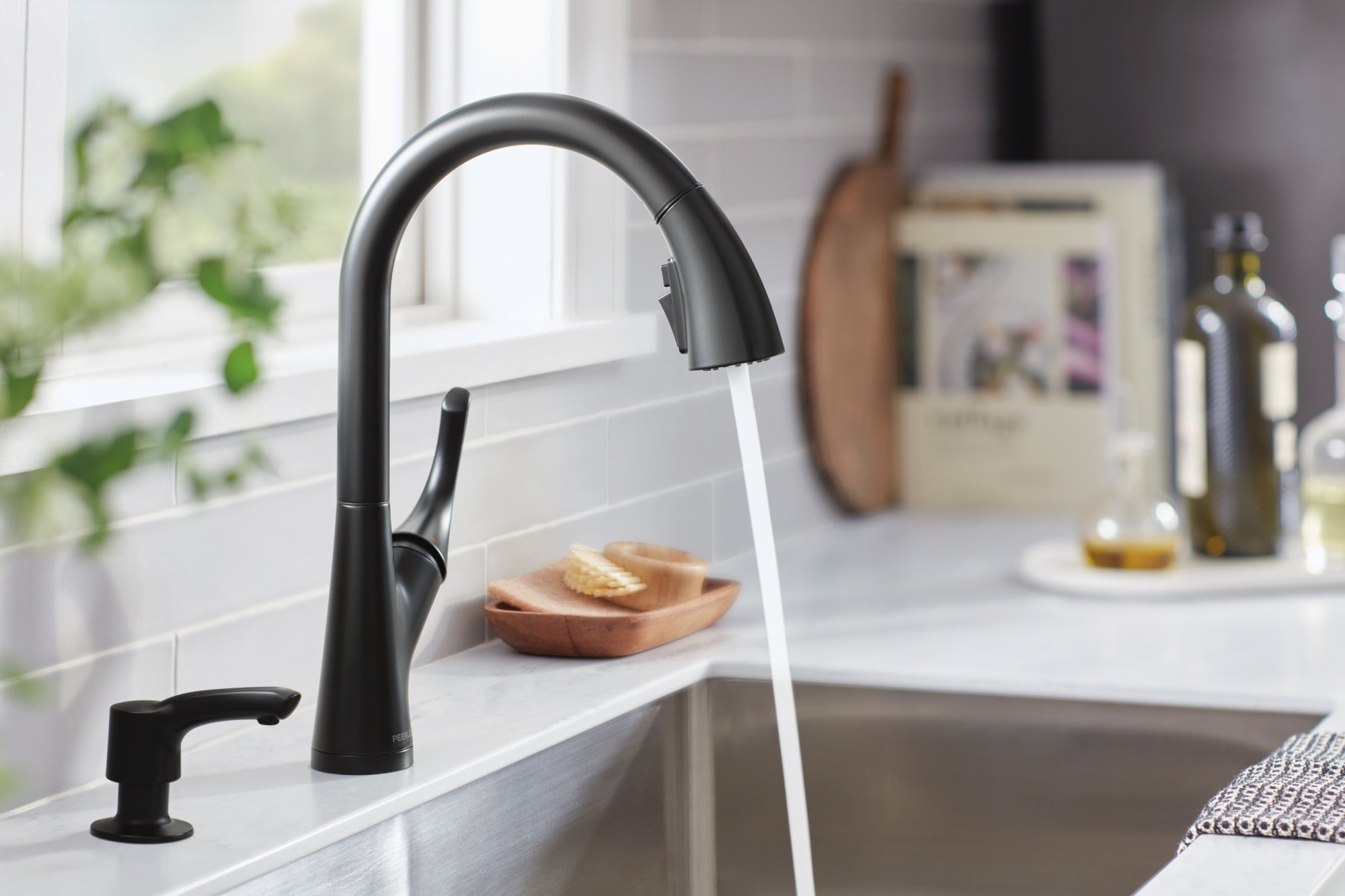 Peerless Parkwood® Single Handle Pulldown Kitchen Faucet