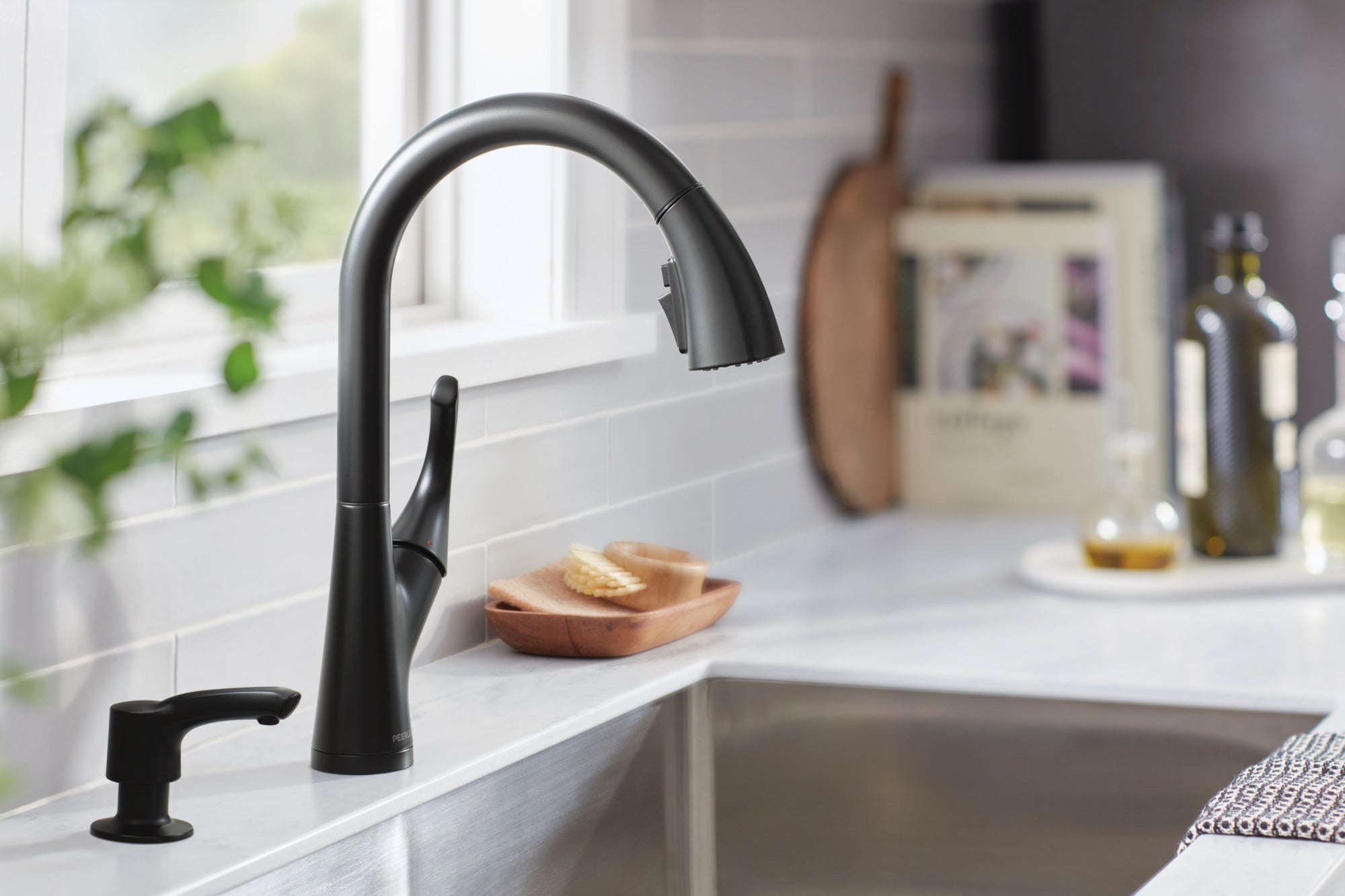 Peerless Parkwood® Single Handle Pulldown Kitchen Faucet