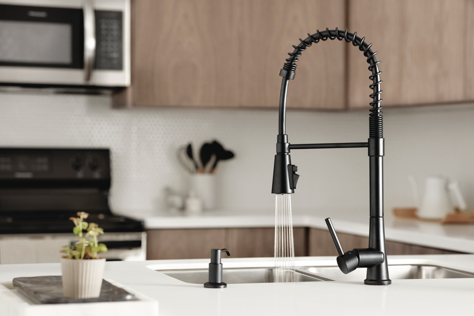 Peerless Precept® Single-Handle Commercial Style Kitchen Faucet