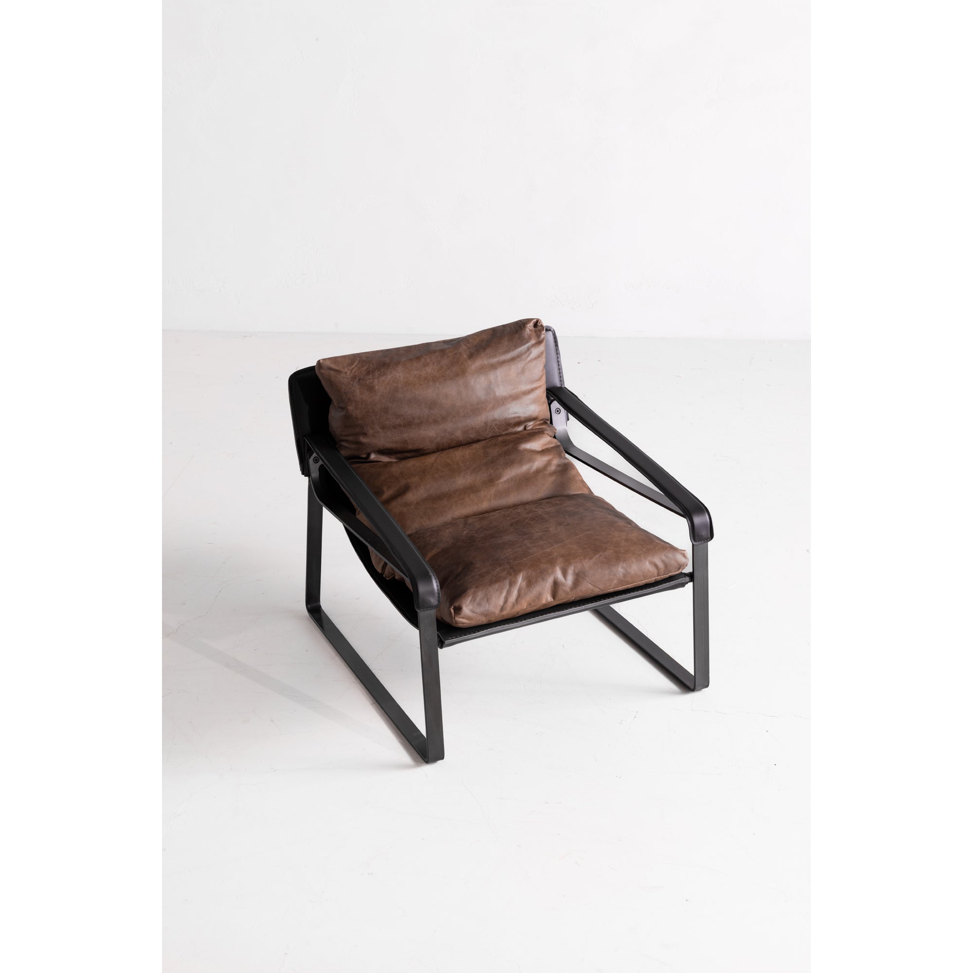 Moes Connor Club Chair Open Road Brown Leather PK-1044-14