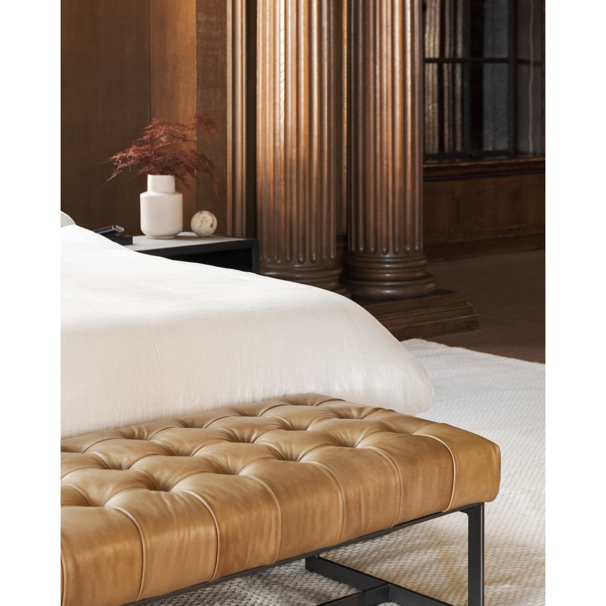 Moes Wyatt Leather Bench Tan QN-1002-40