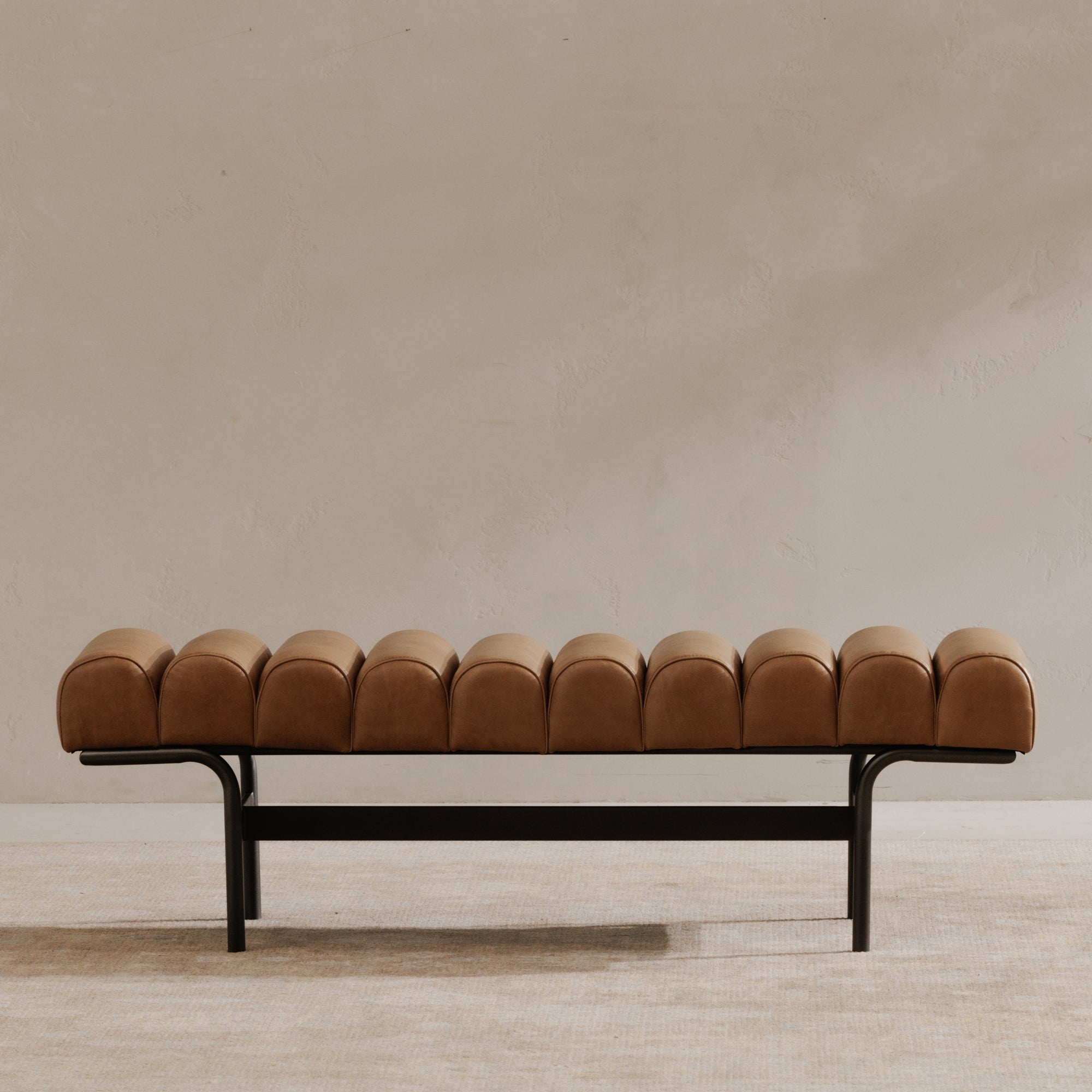Moes Harrison Bench Tan QN-1031-03
