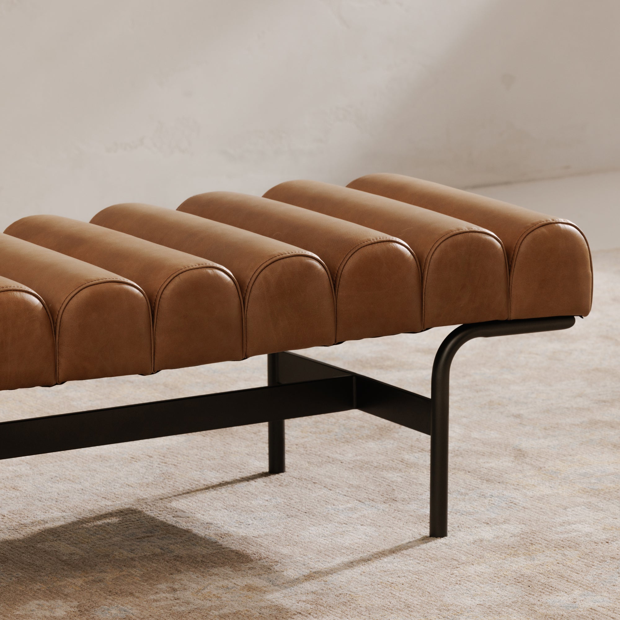 Moes Harrison Bench Tan QN-1031-03