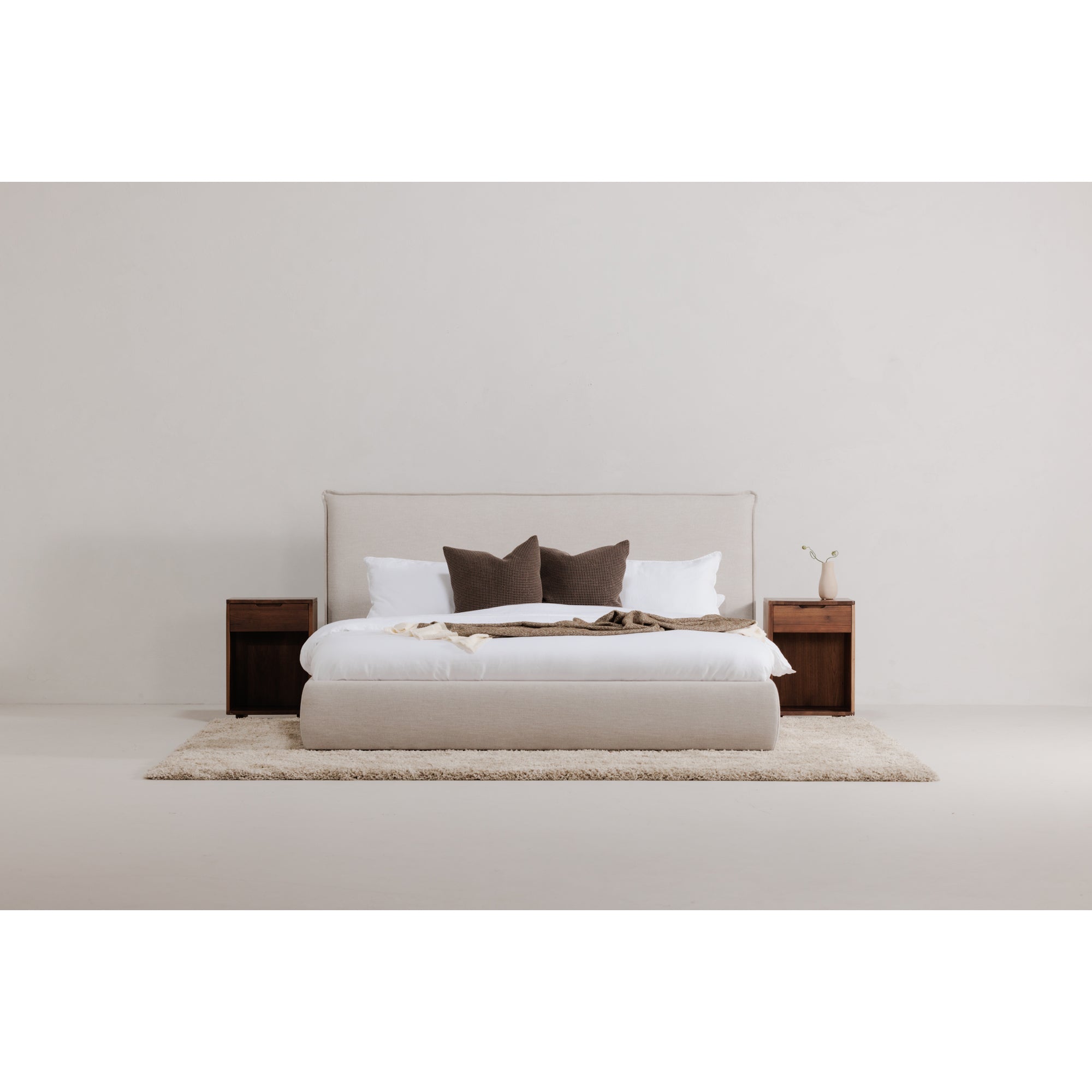 Moes Luzon Queen Bed Wheat RN-1129-34-0
