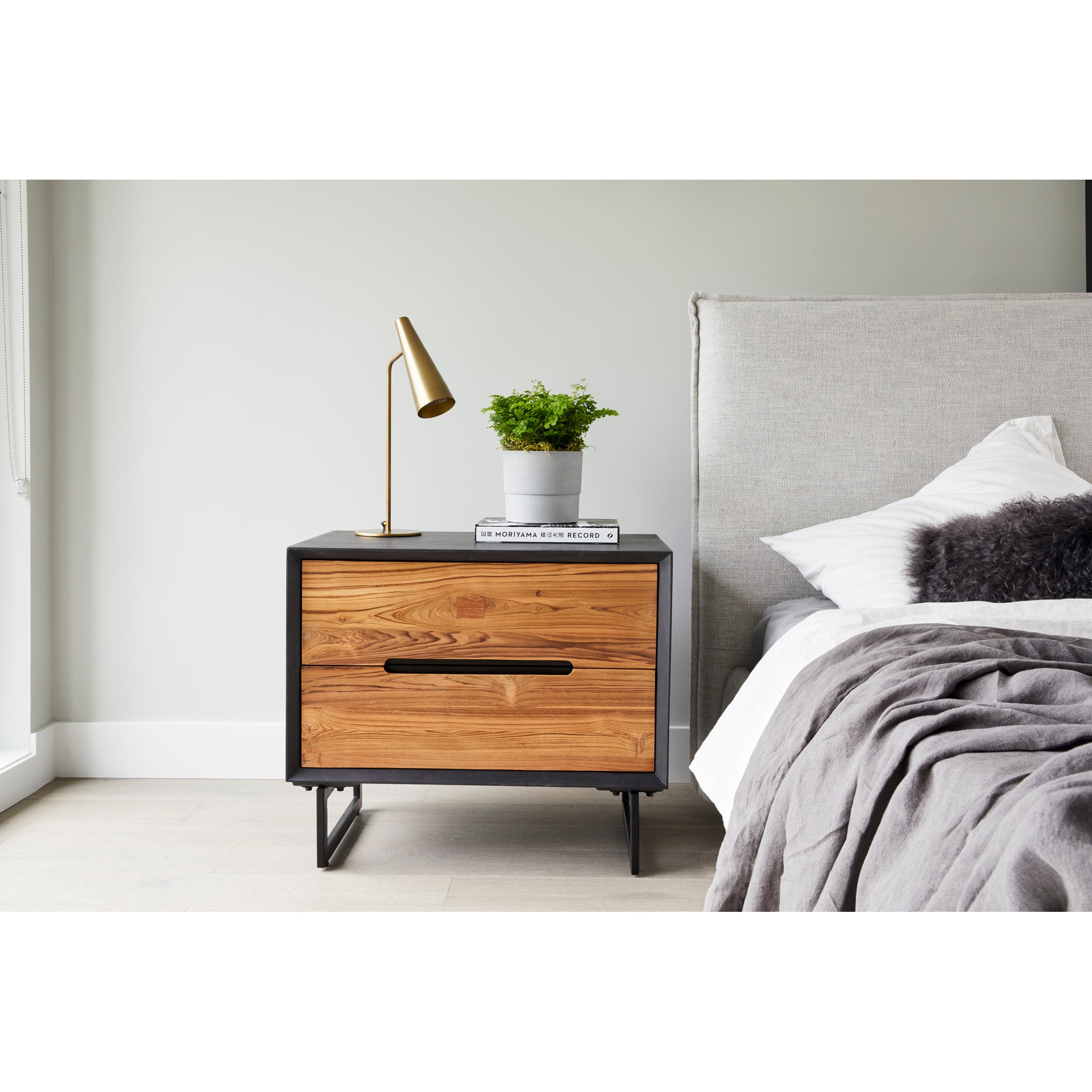 Moes Luzon Queen Bed Light Grey RN-1129-40-0