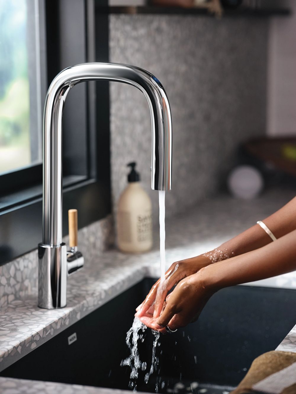Tenon Motion Control Smart Pulldown Touchless Kitchen Faucet