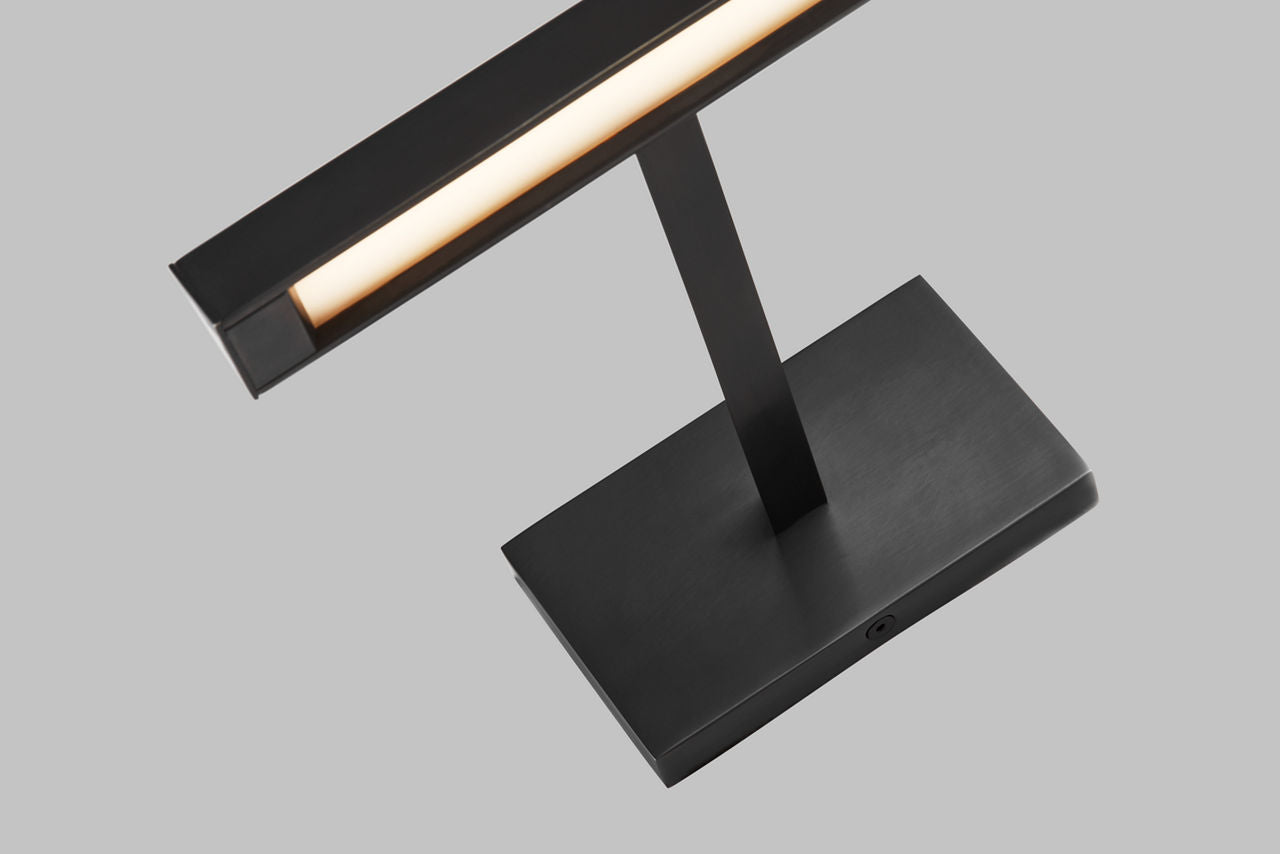 Dessau 8 Picture Light