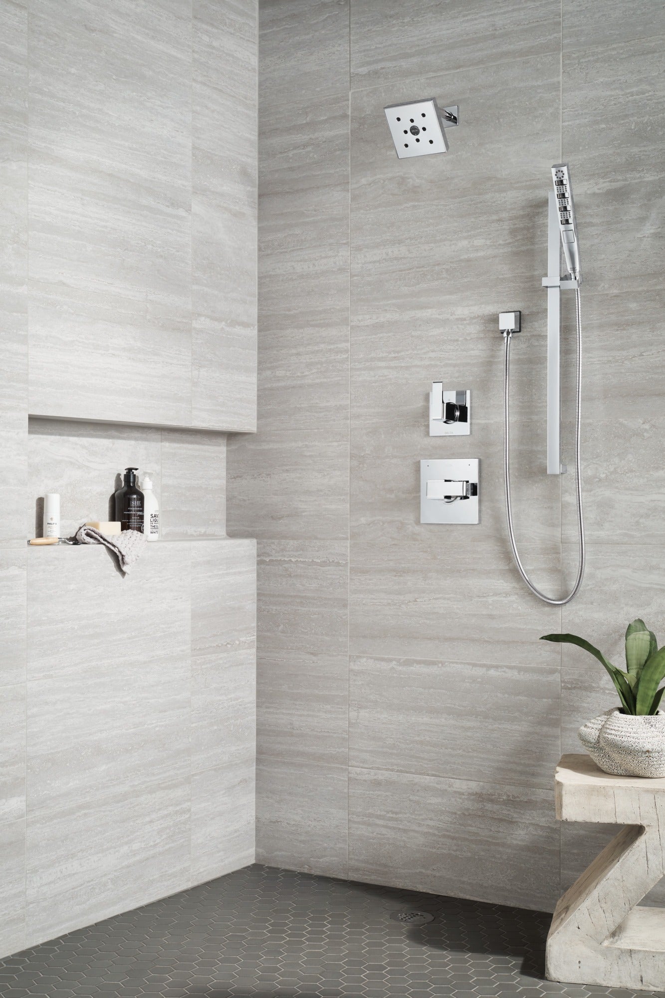 Delta Ara® Monitor® 14 Series H2OKinetic® Shower Trim