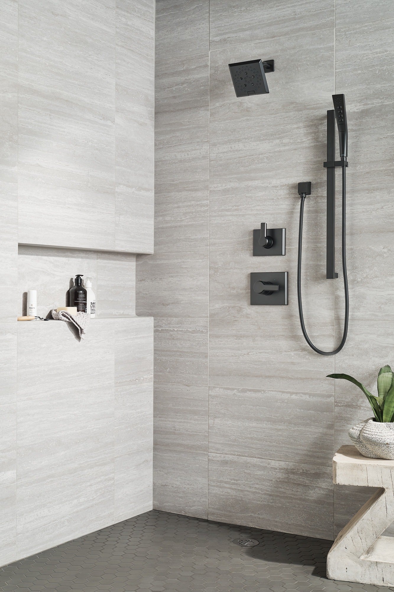 Delta Pivotal® Monitor® 14 Series H2OKinetic® Shower Trim