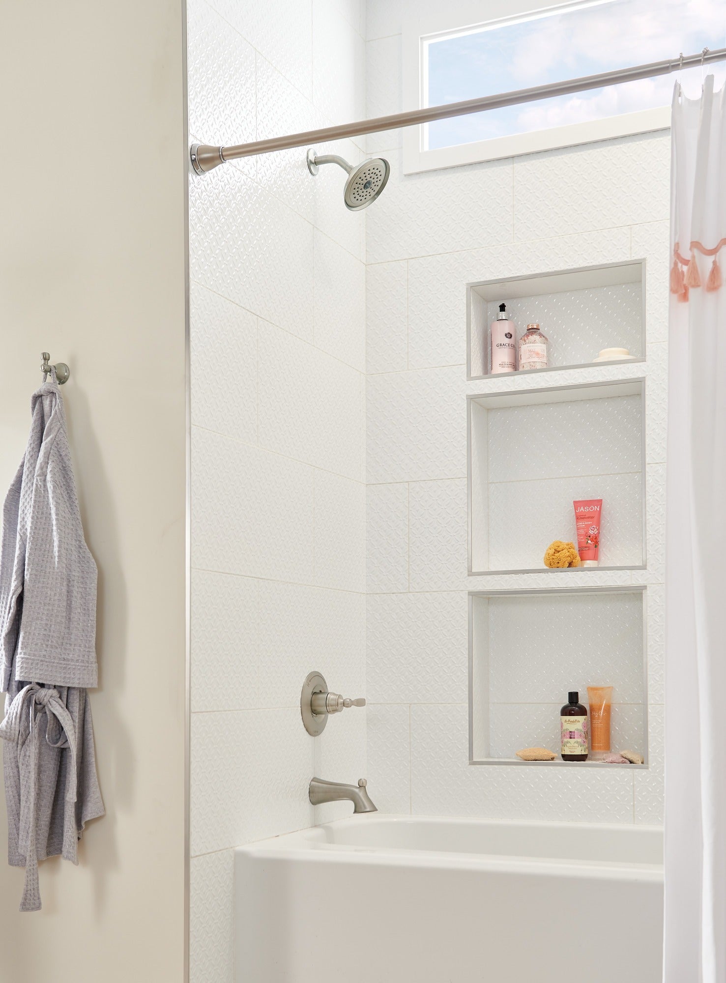 Delta Woodhurst™ Robe Hook