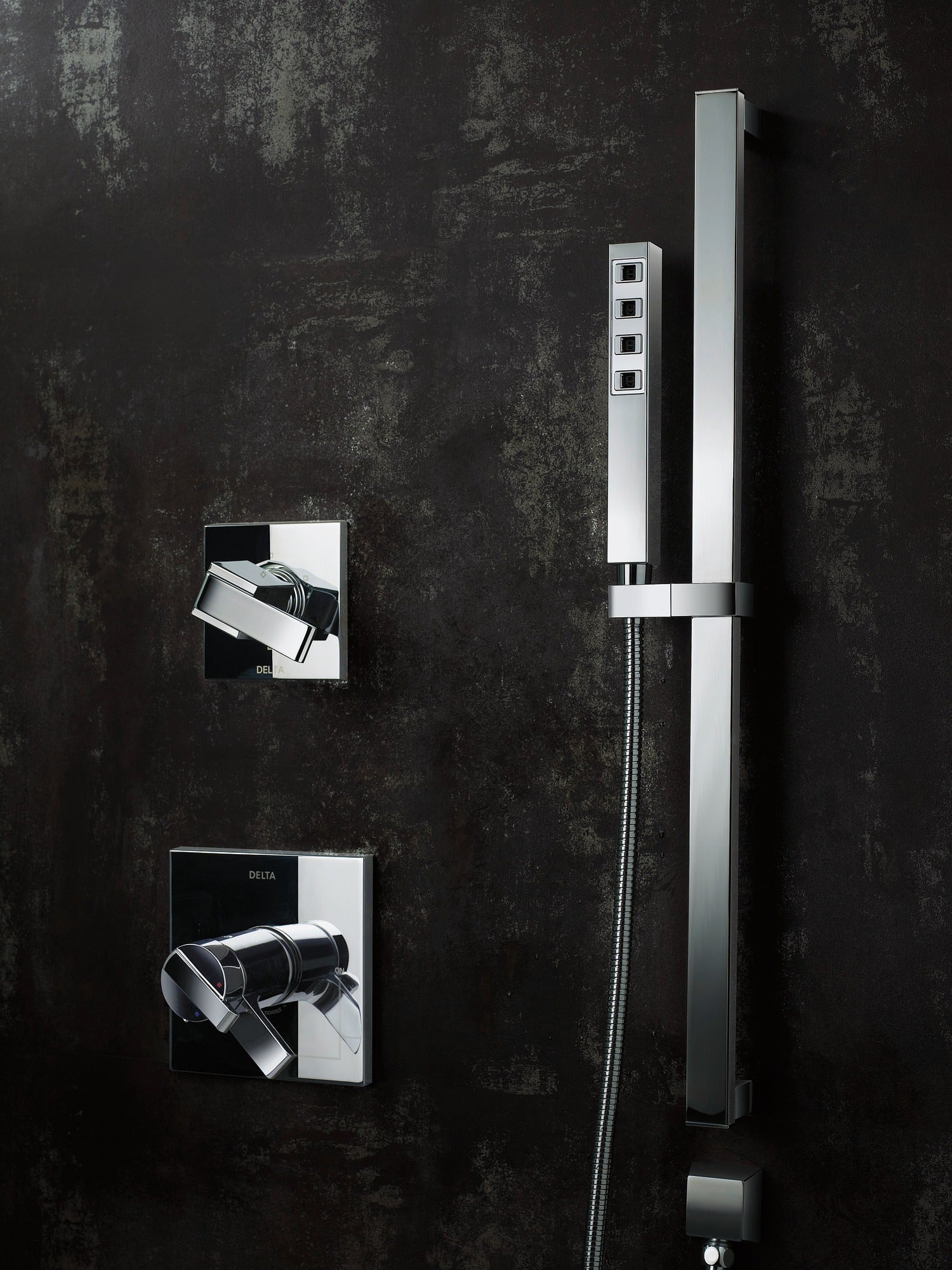Delta Ara® 6-Setting 3-Port Diverter Trim