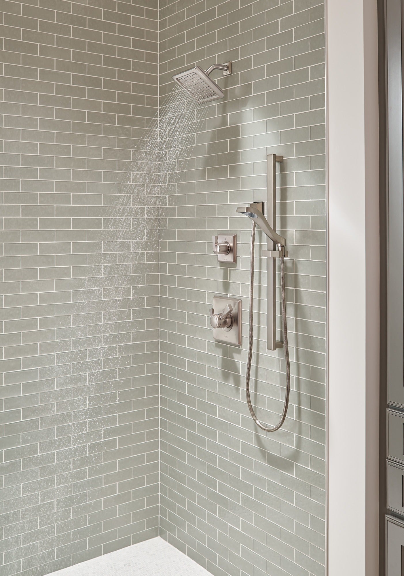 Delta Dryden™ Premium Single-Setting Slide Bar Hand Shower