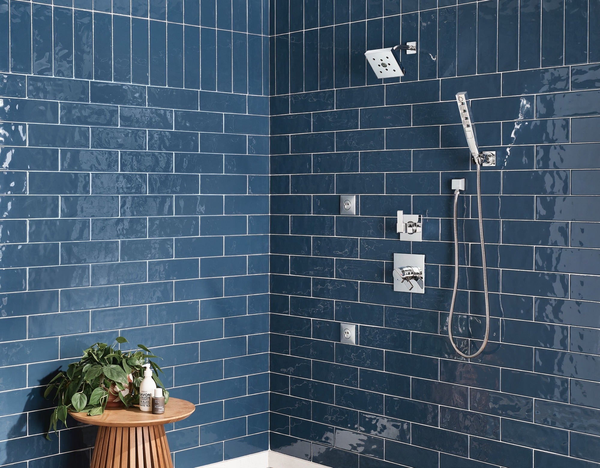 Delta Universal Showering Components H2OKinetic® 4-Setting Wall Mount Hand Shower