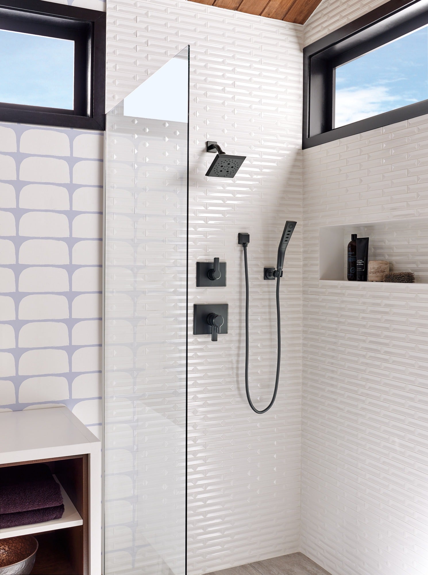 Delta Universal Showering Components H2OKinetic® 3-Setting Wall Mount Hand Shower