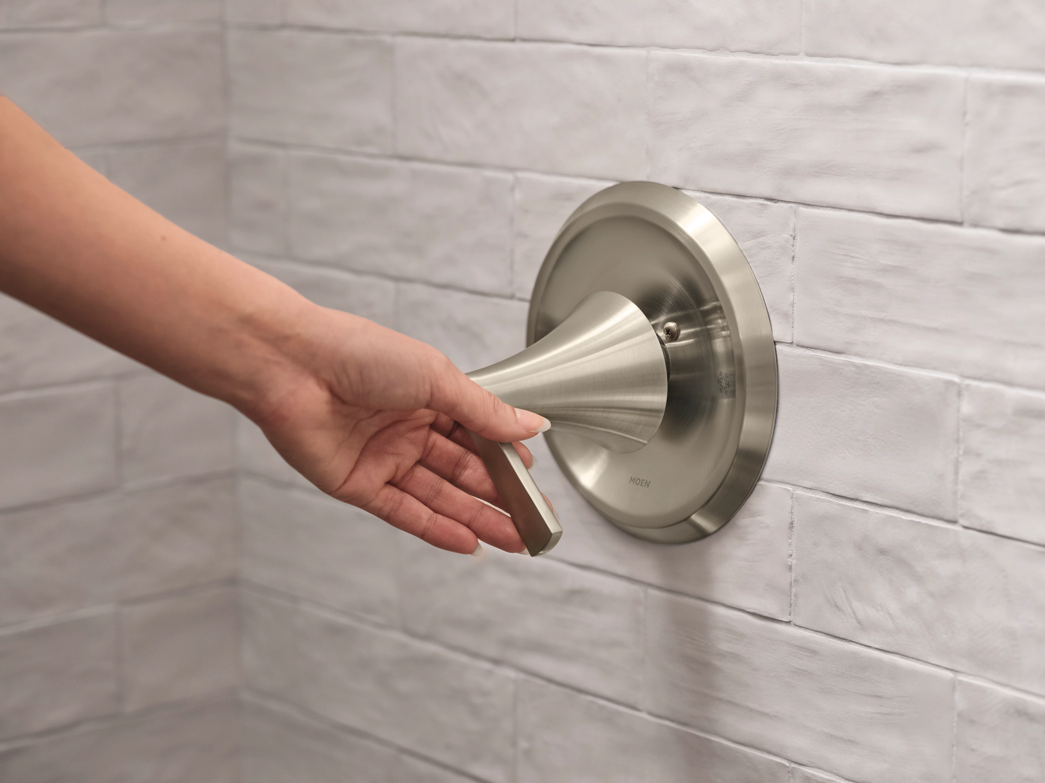 Moen T2413EP Jase Chrome Posi-Temp(R) tub/shower
