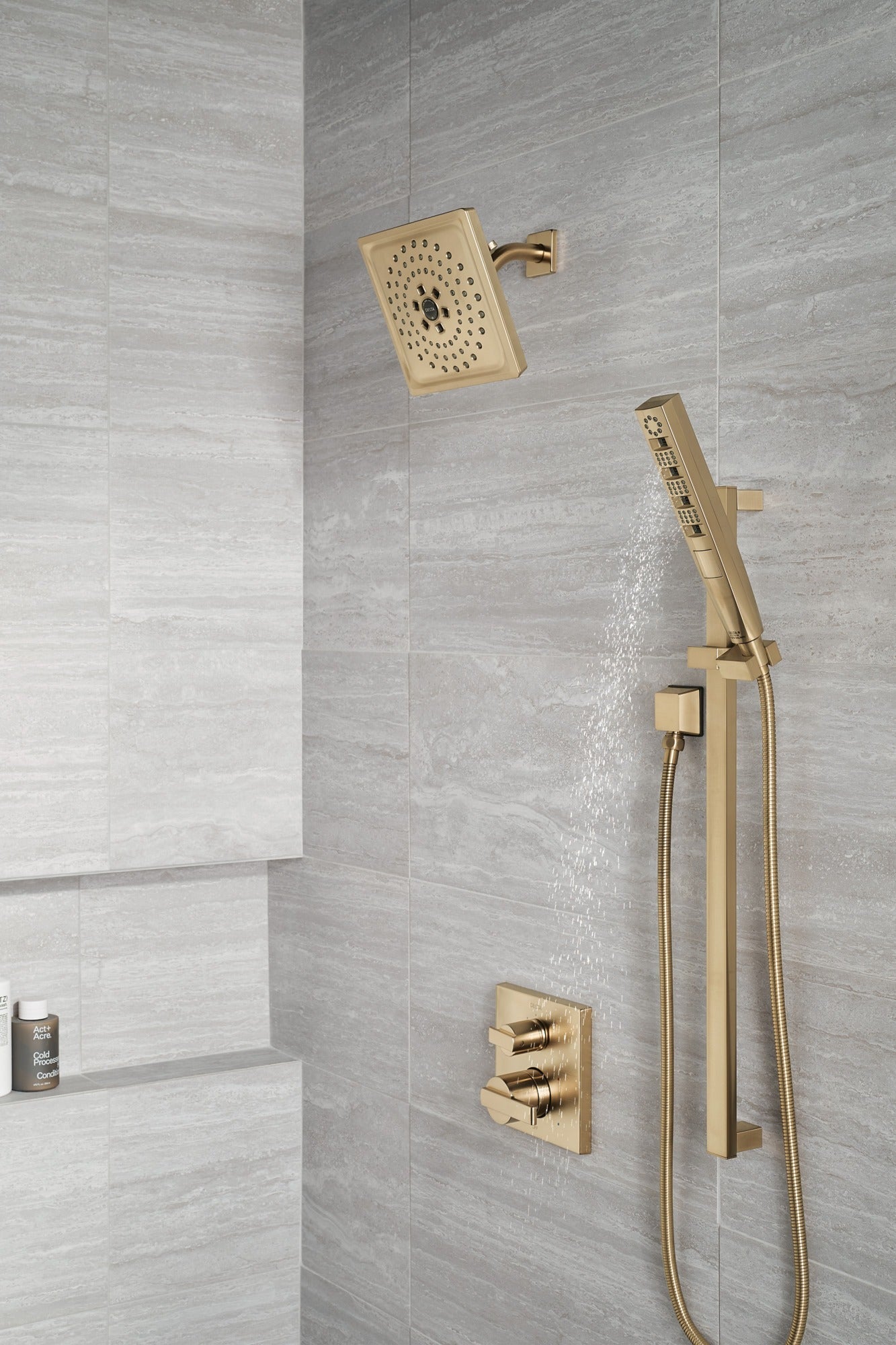 Delta Universal Showering Components H2OKinetic® 3-Setting Raincan Shower Head (Recertified)