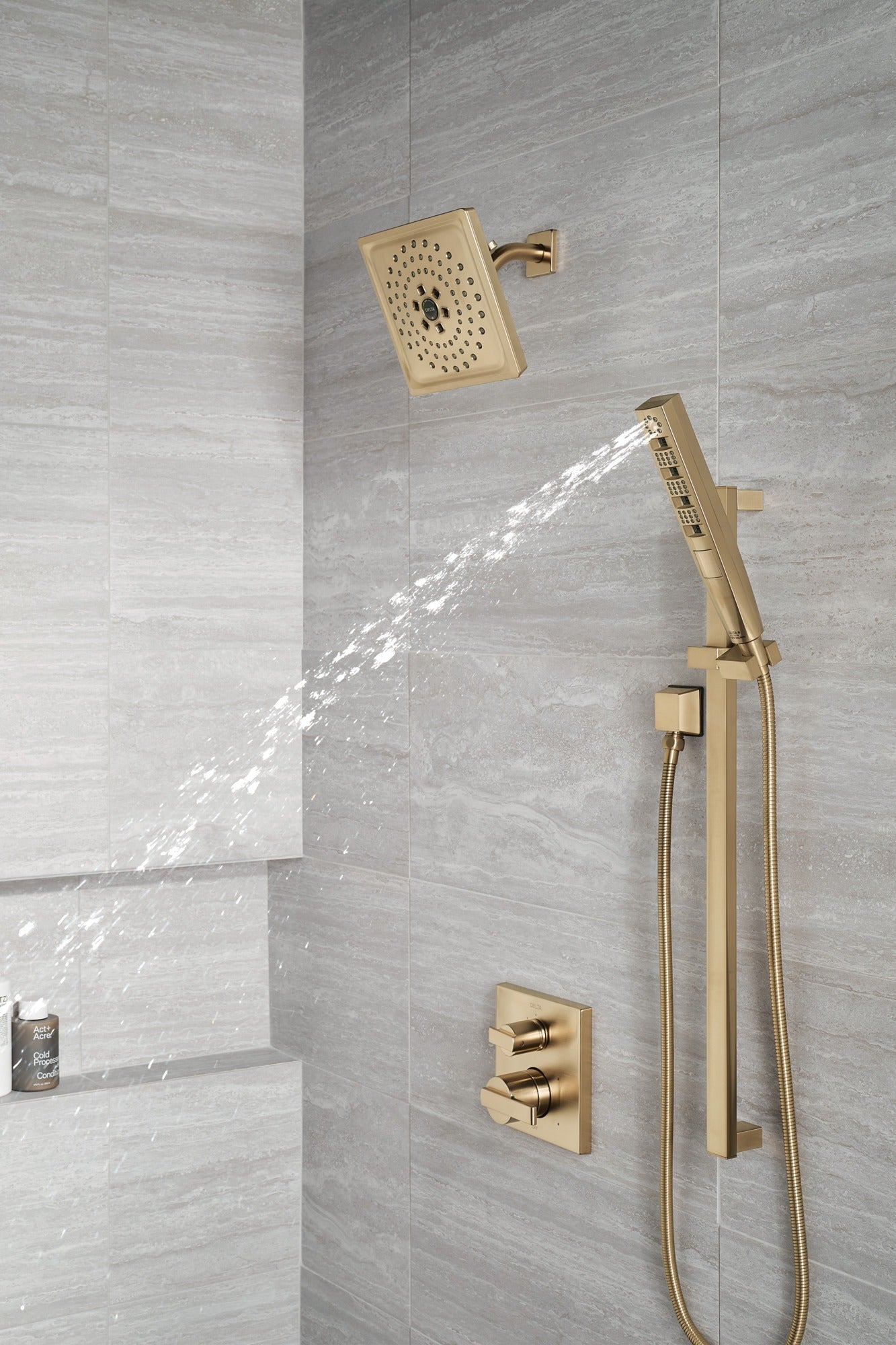 Delta Universal Showering Components H2OKinetic® 3-Setting Raincan Shower Head (Recertified)