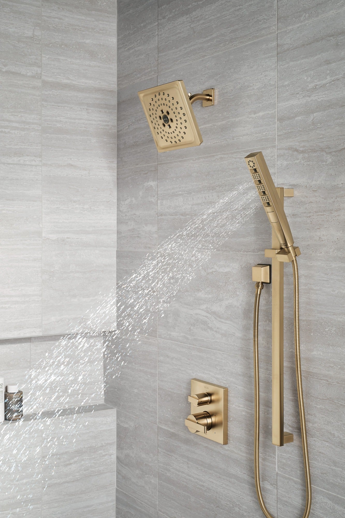 Delta Universal Showering Components H2OKinetic® 3-Setting Raincan Shower Head (Recertified)