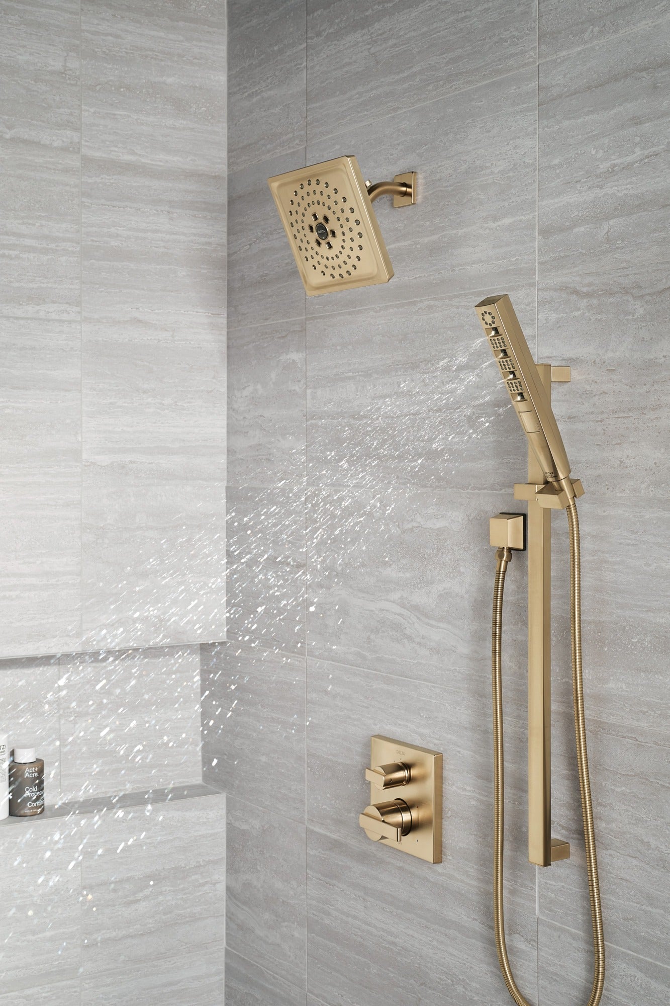 Delta Universal Showering Components H2OKinetic® 3-Setting Raincan Shower Head (Recertified)