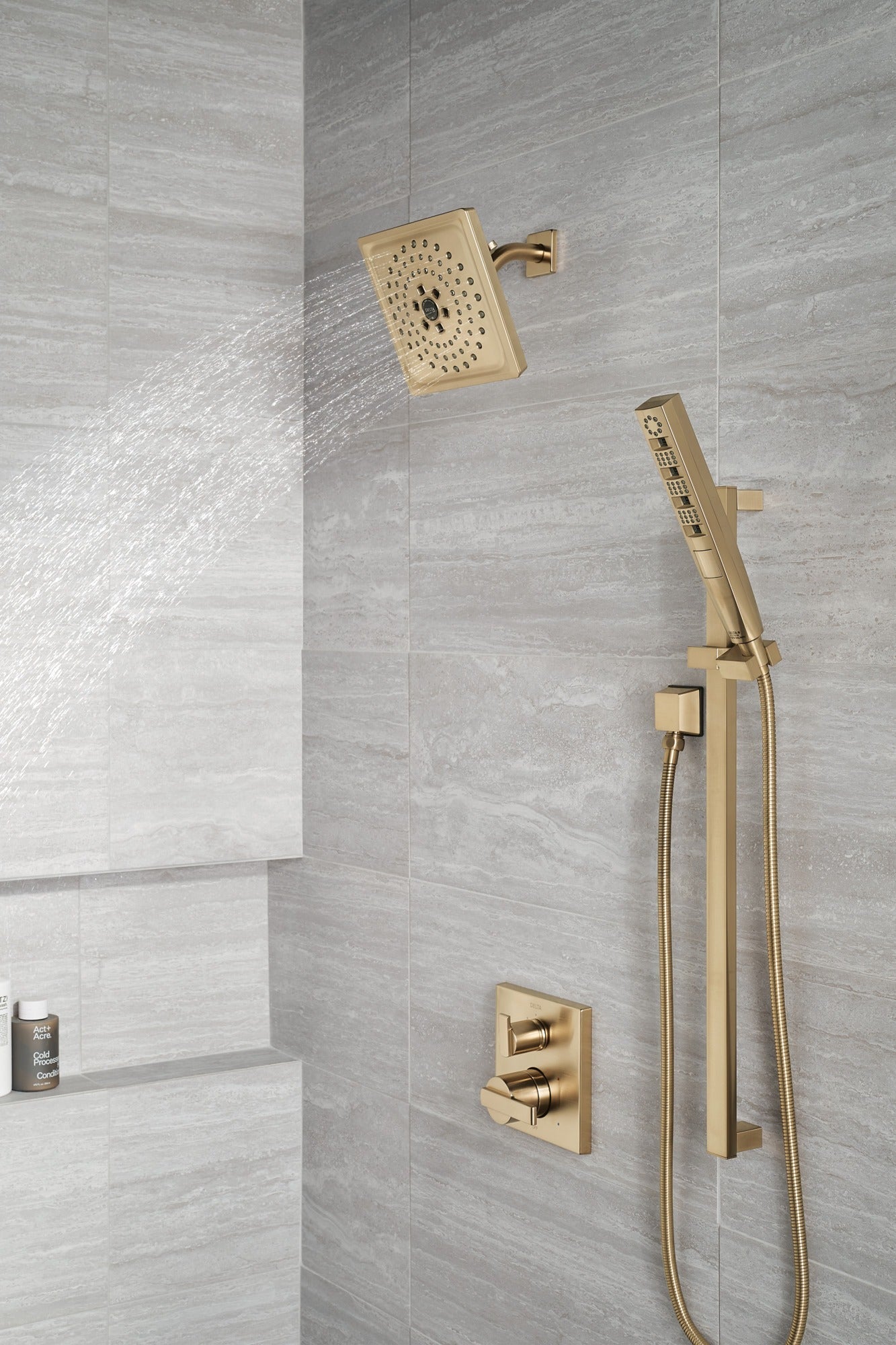 Delta Universal Showering Components H2OKinetic® 3-Setting Raincan Shower Head (Recertified)