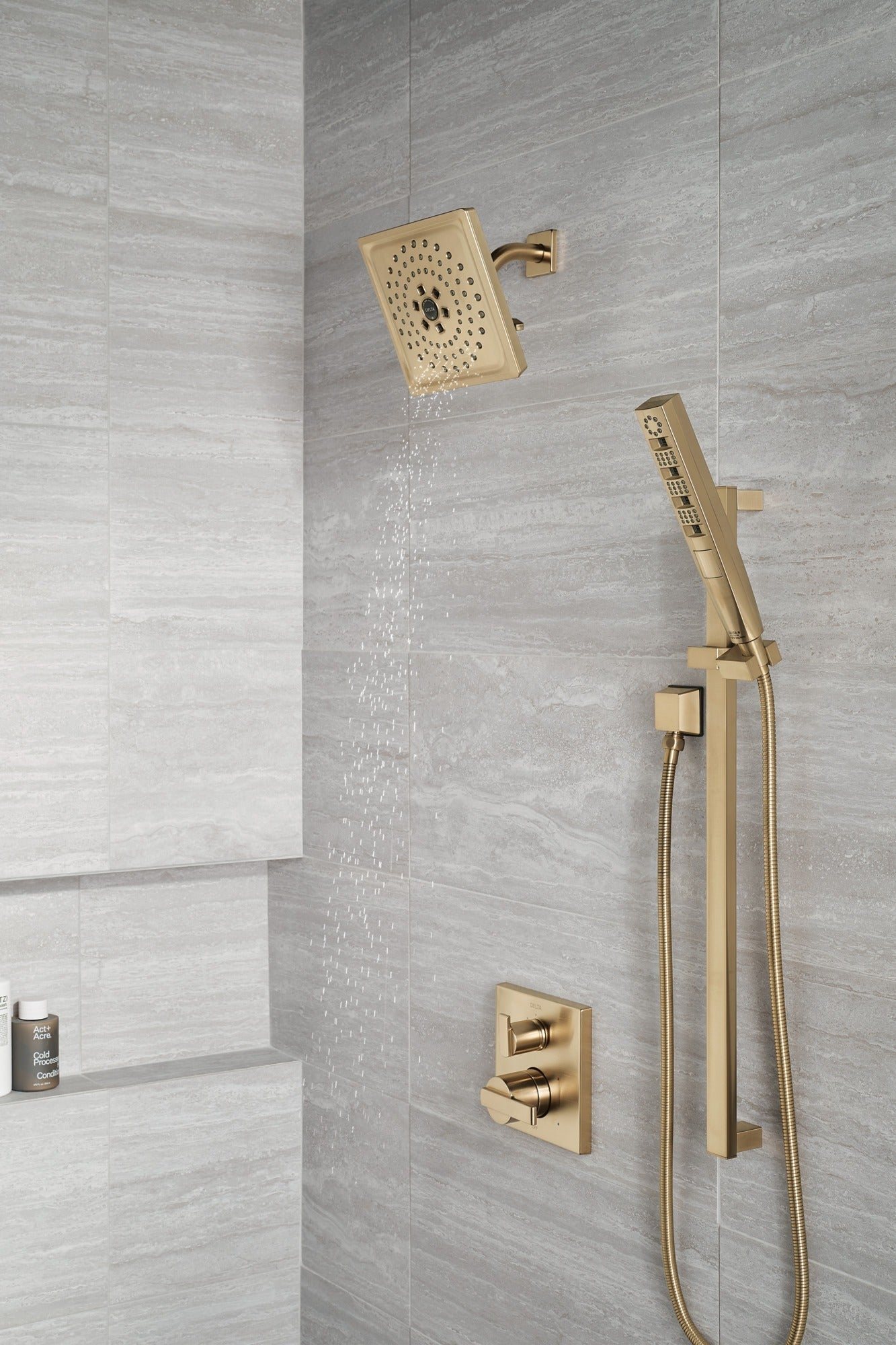 Delta Universal Showering Components H2OKinetic® 3-Setting Raincan Shower Head (Recertified)