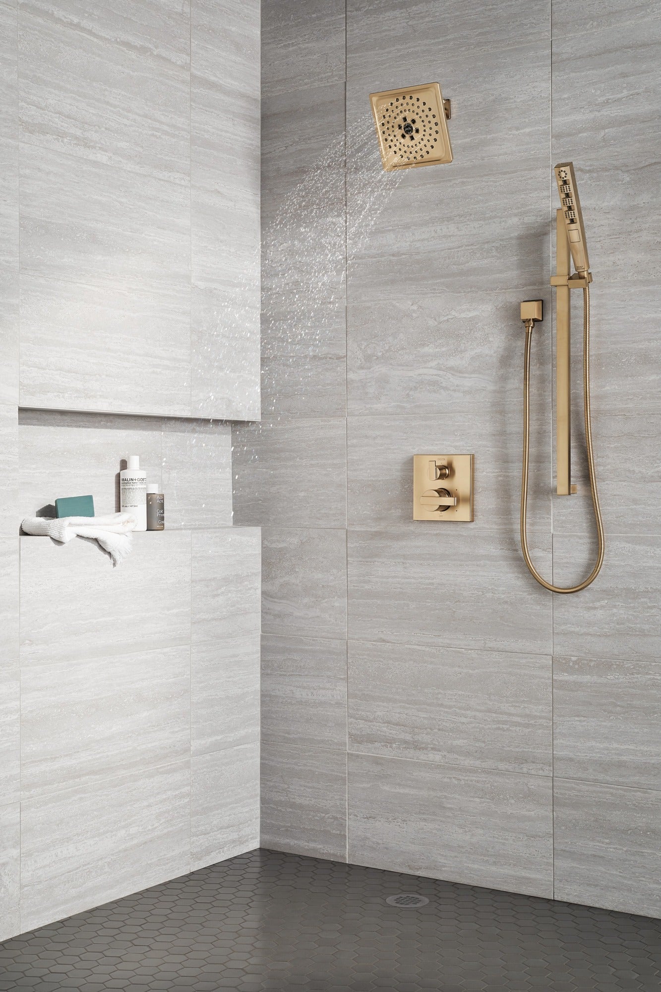 Delta Universal Showering Components H2OKinetic® 3-Setting Raincan Shower Head (Recertified)